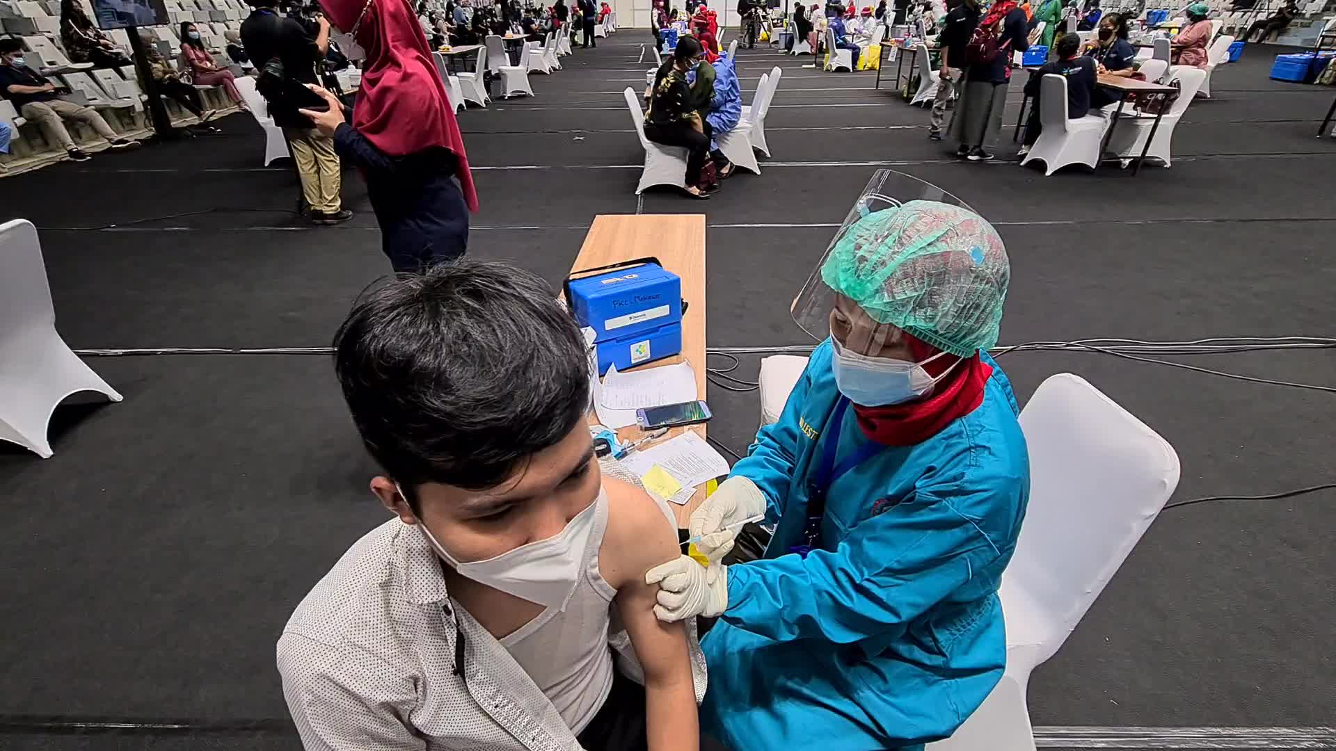 Mass coronavirus vaccination in Indonesia