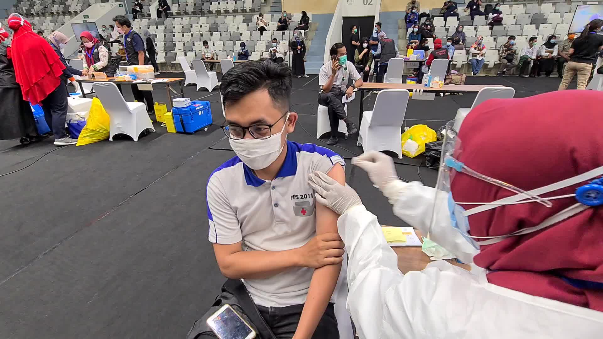 Mass coronavirus vaccination in Indonesia