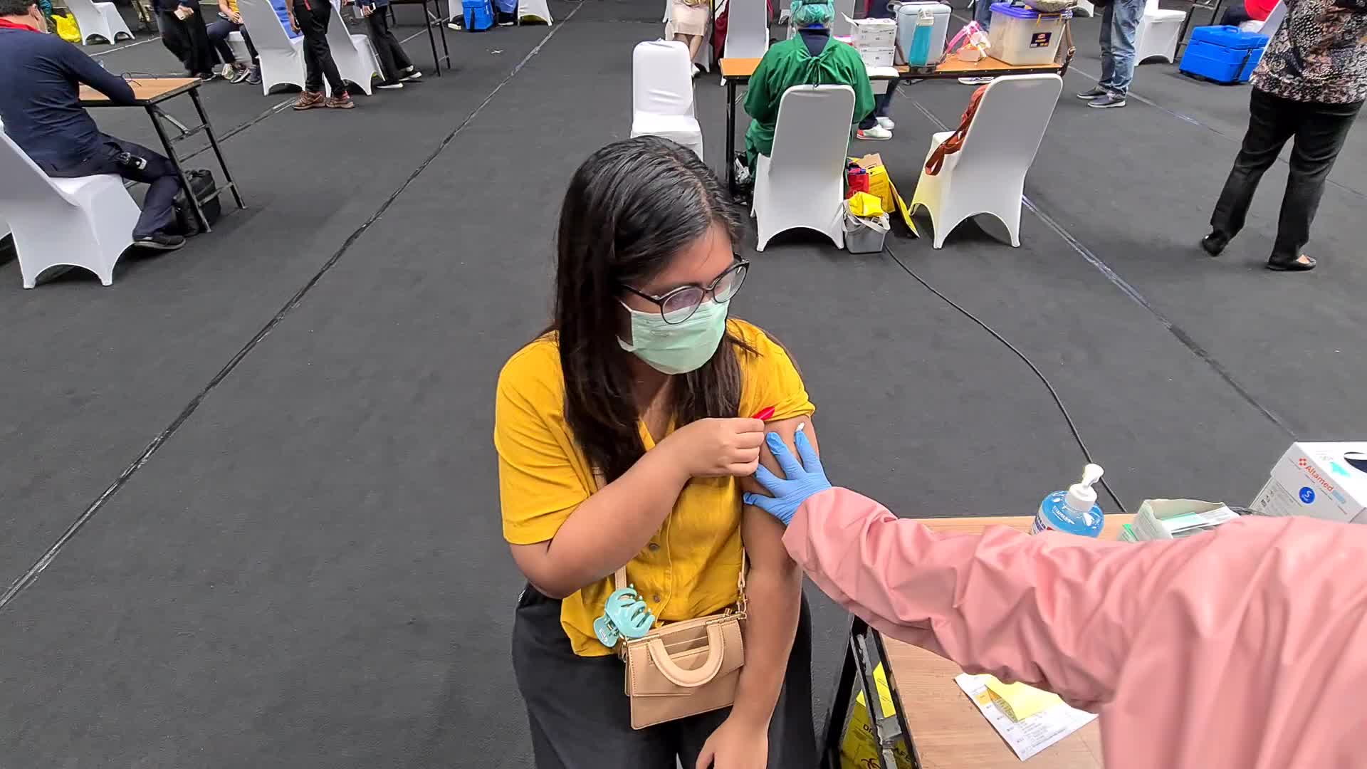 Mass coronavirus vaccination in Indonesia