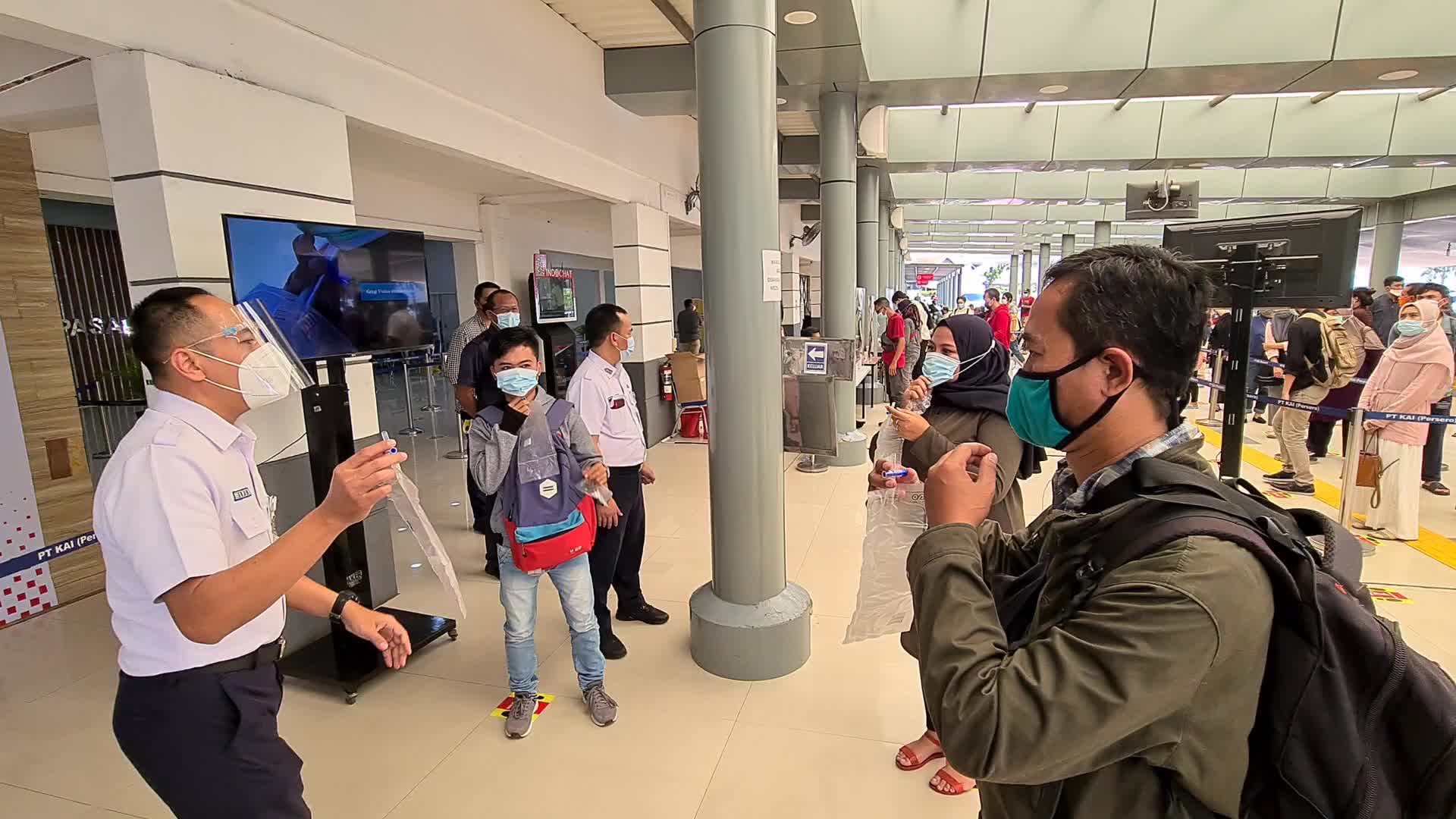 Indonesia deploys COVID-19 breath test detectors at train stations