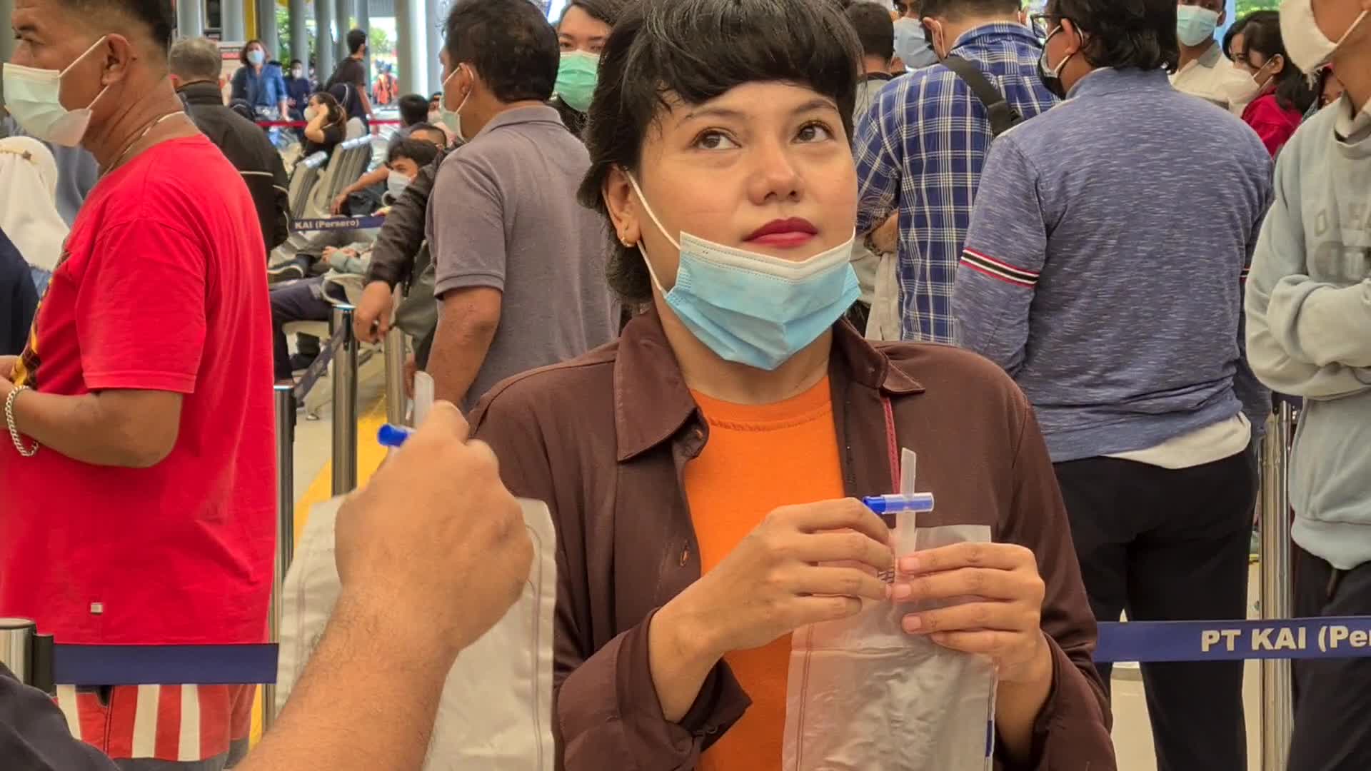 Indonesia deploys COVID-19 breath test detectors at train stations
