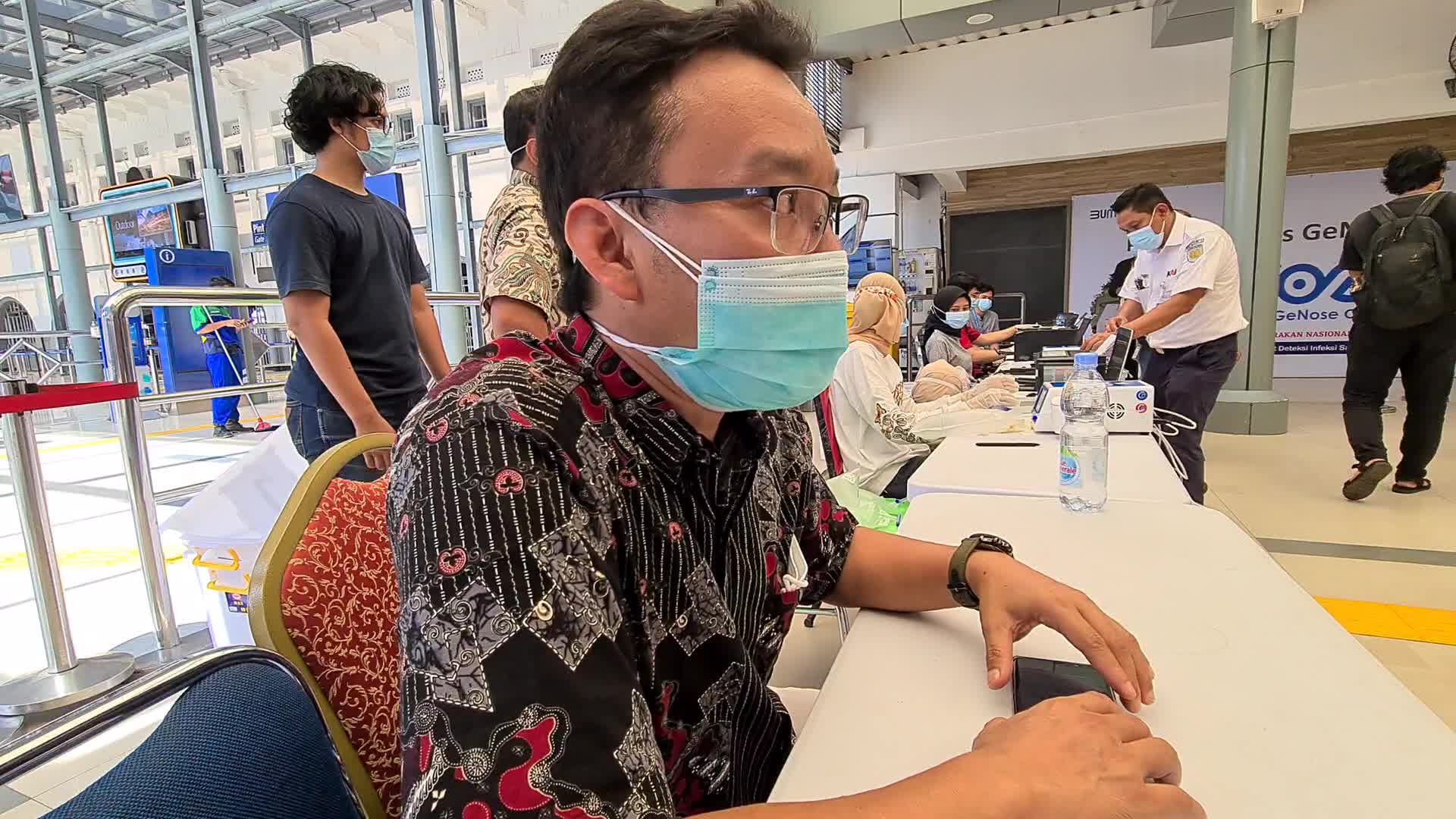 Indonesia deploys COVID-19 breath test detectors at train stations