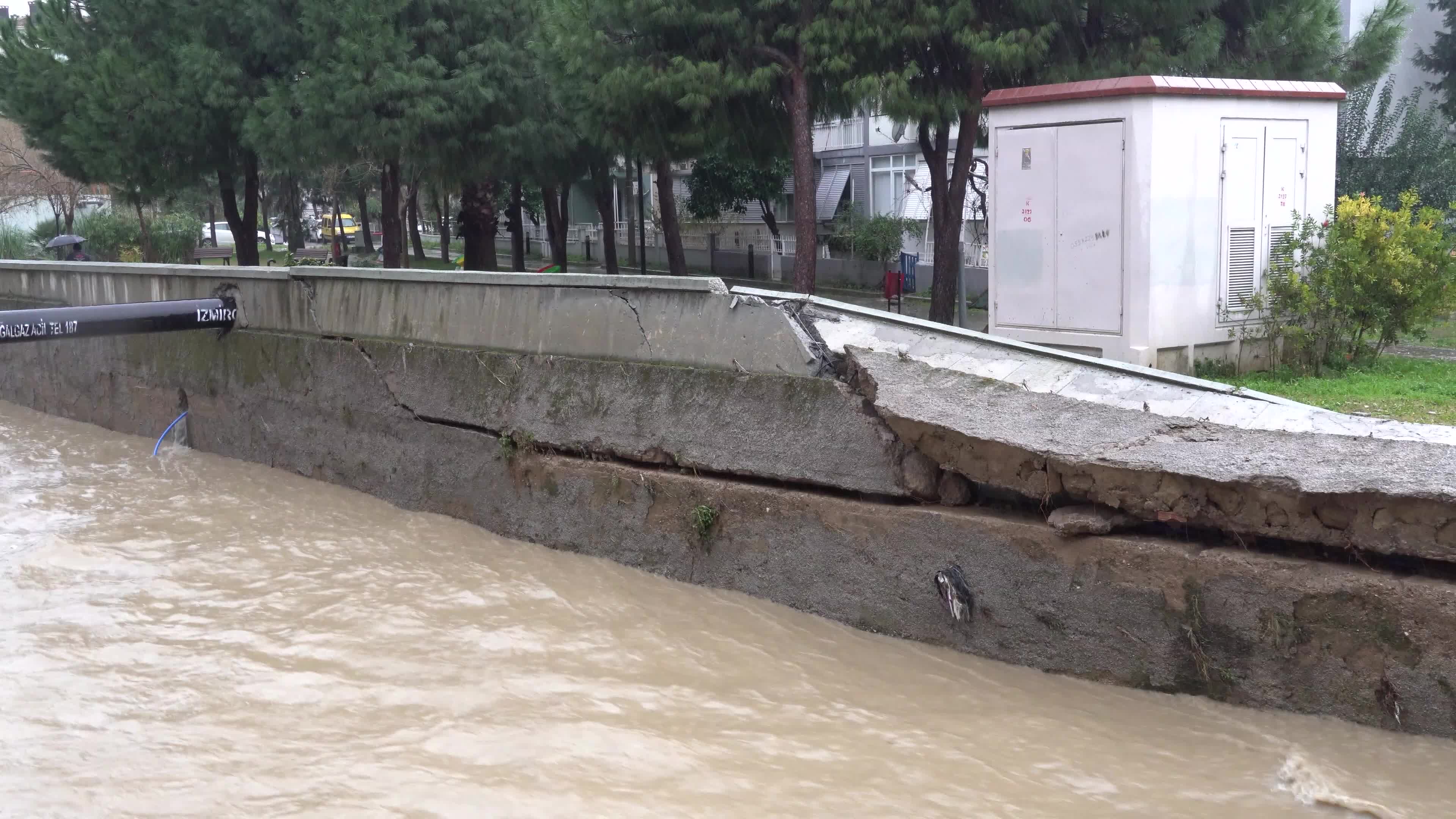 Heavy rainfall caused flooding and hit the Turkey's west side of city