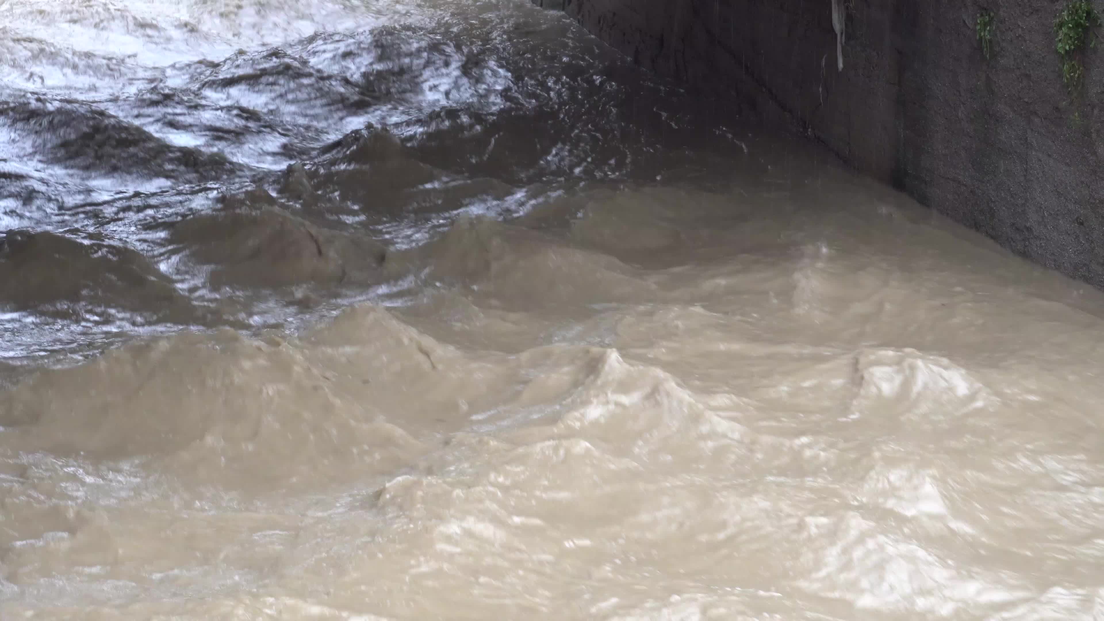Heavy rainfall caused flooding and hit the Turkey's west side of city