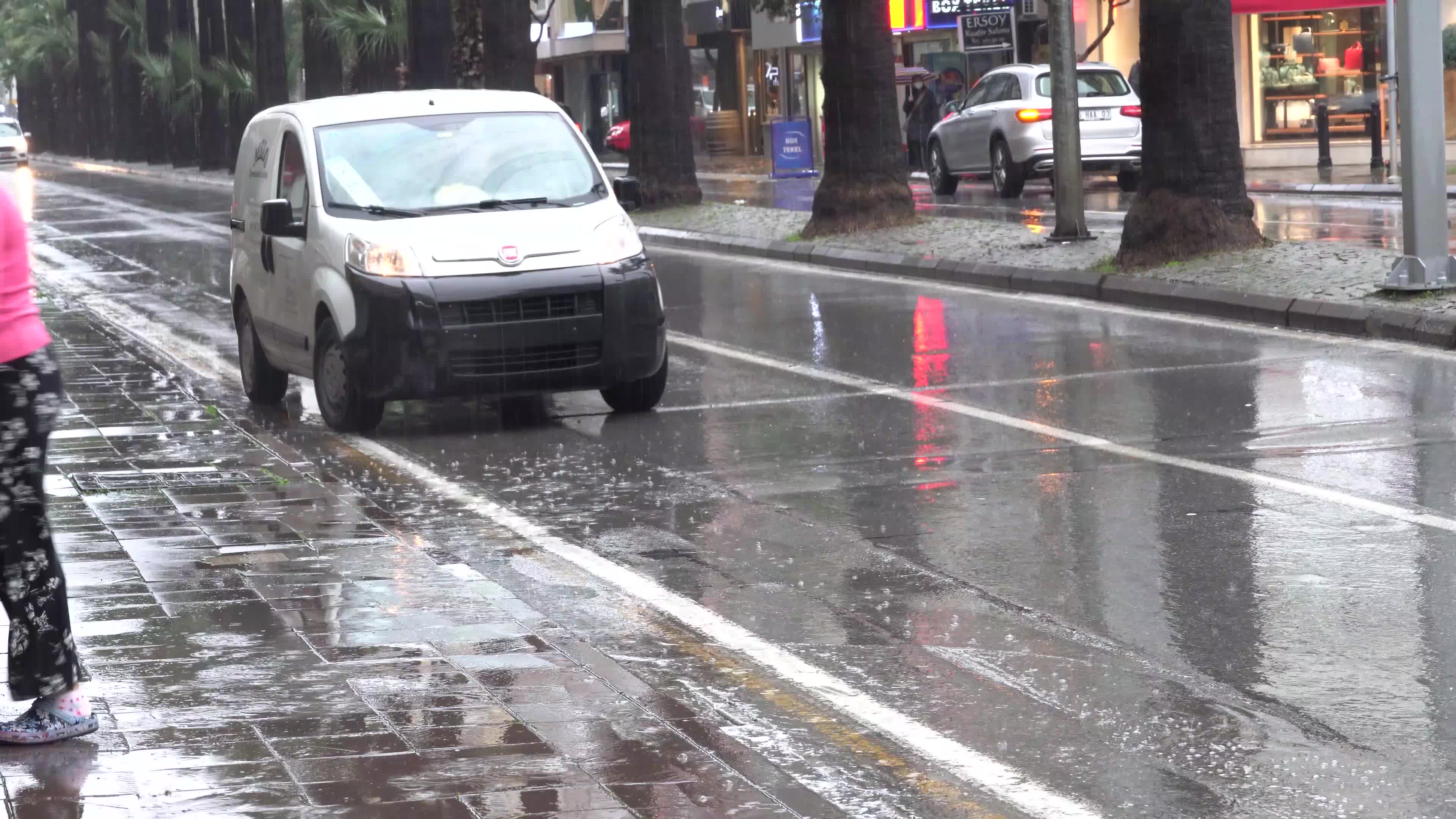 Heavy rainfall caused flooding and hit the Turkey's west side of city