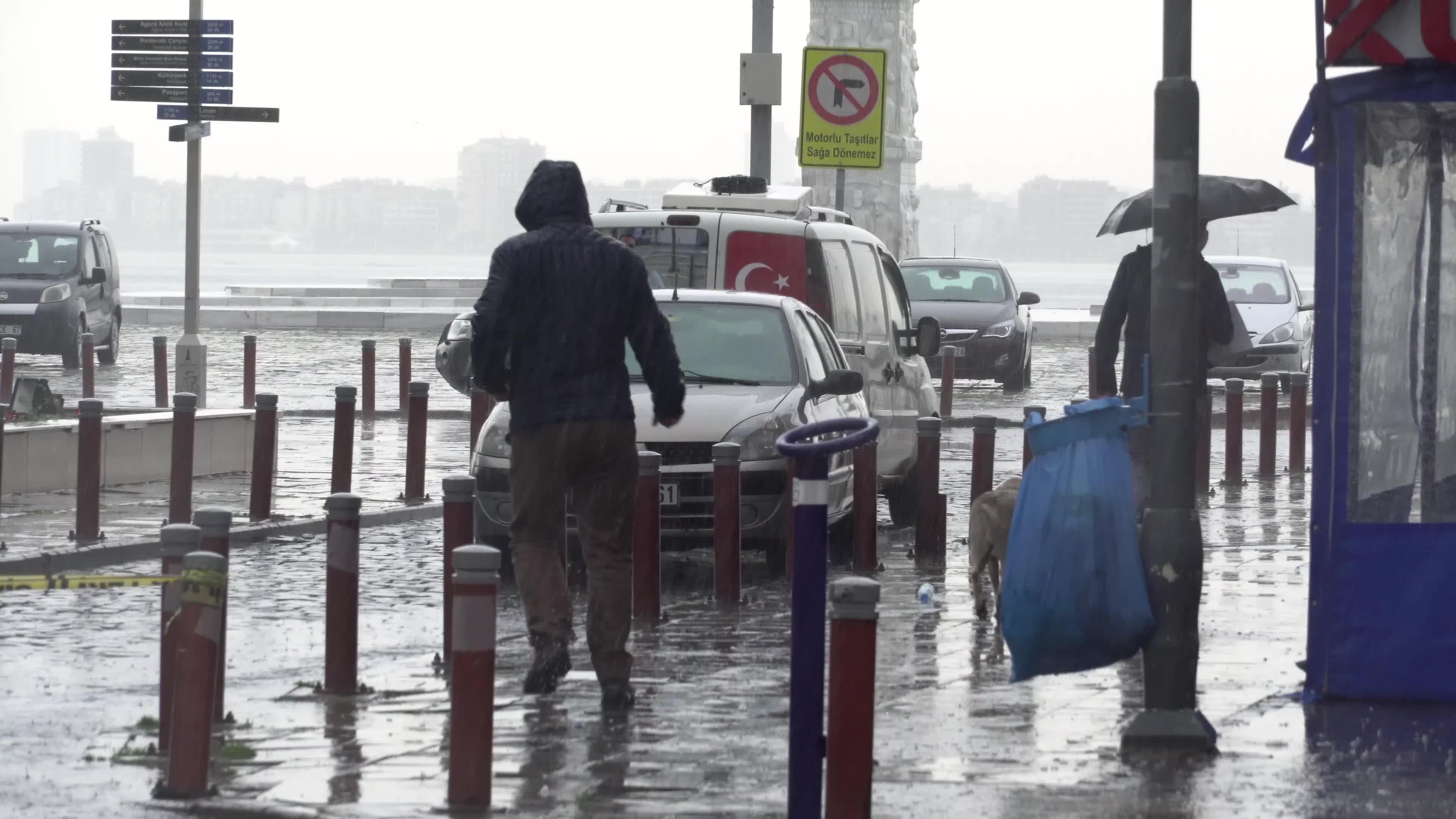 Heavy rainfall caused flooding and hit the Turkey's west side of city