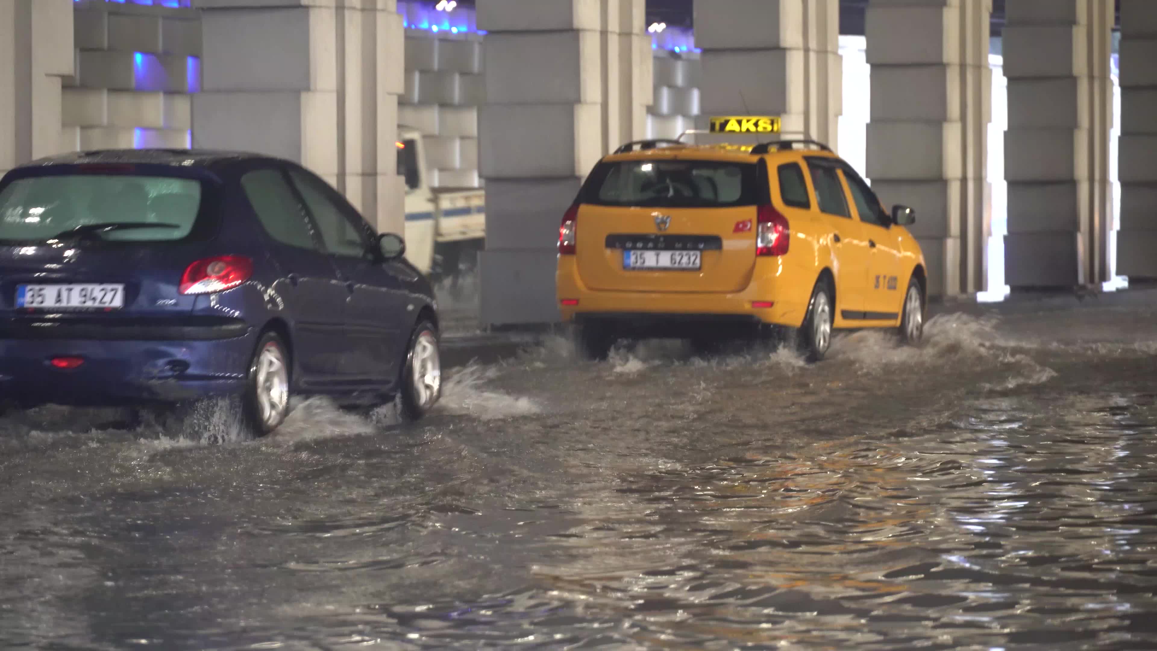 Heavy rainfall caused flooding and hit the Turkey's west side of city