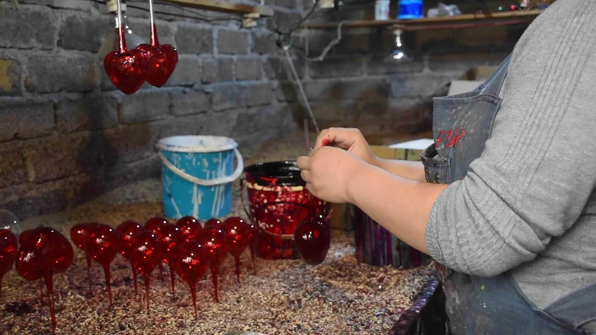 Manufacture of Valentine's Ornaments Amid Covid-19