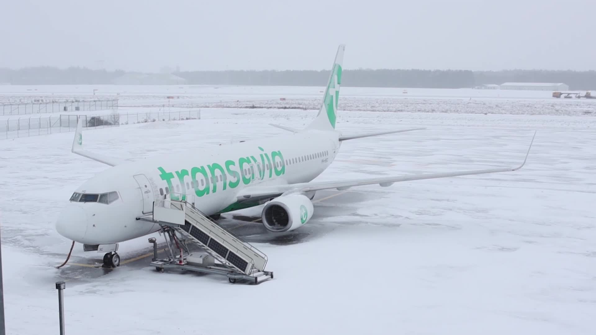 Snowstorm shuts down airport in the Netherlands