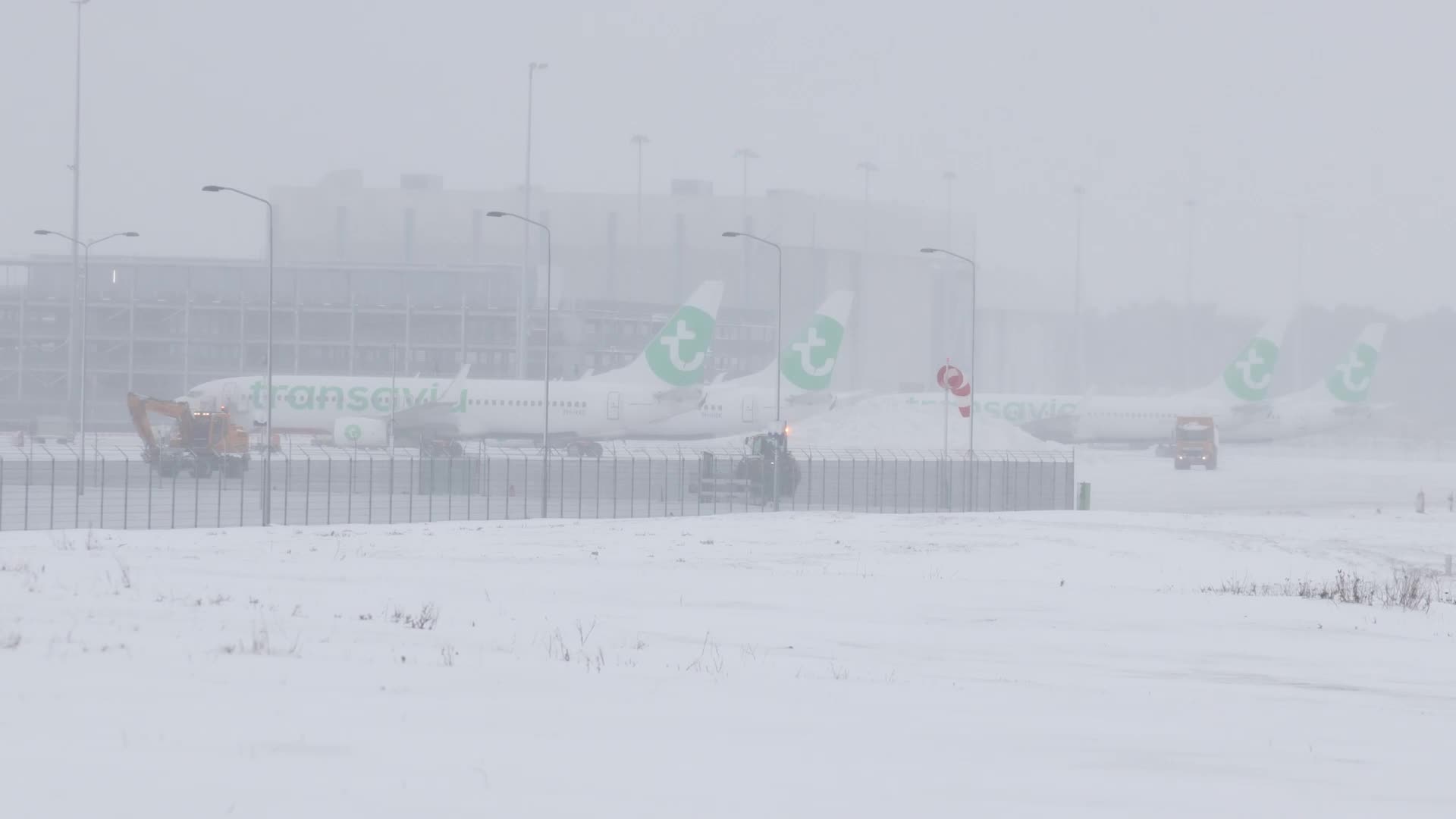 Snowstorm shuts down airport in the Netherlands