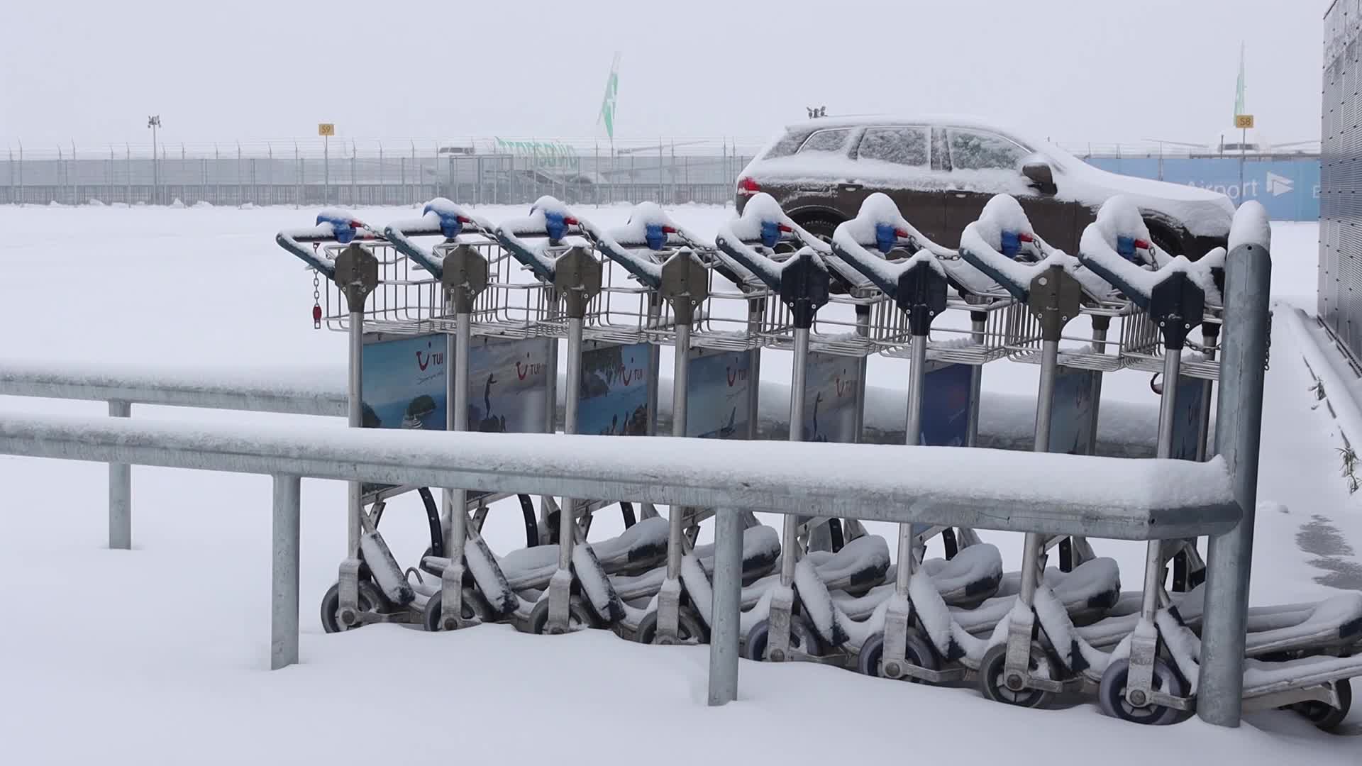 Snowstorm shuts down airport in the Netherlands