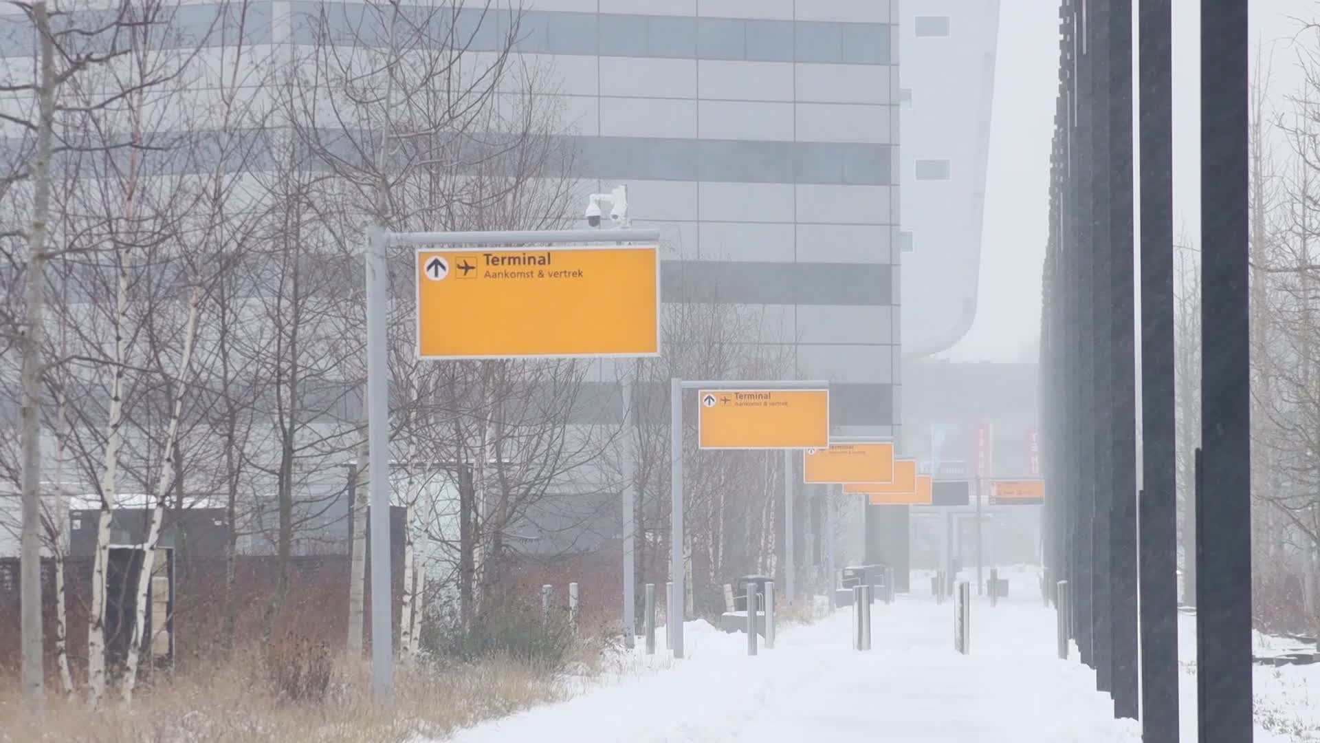 Snowstorm shuts down airport in the Netherlands