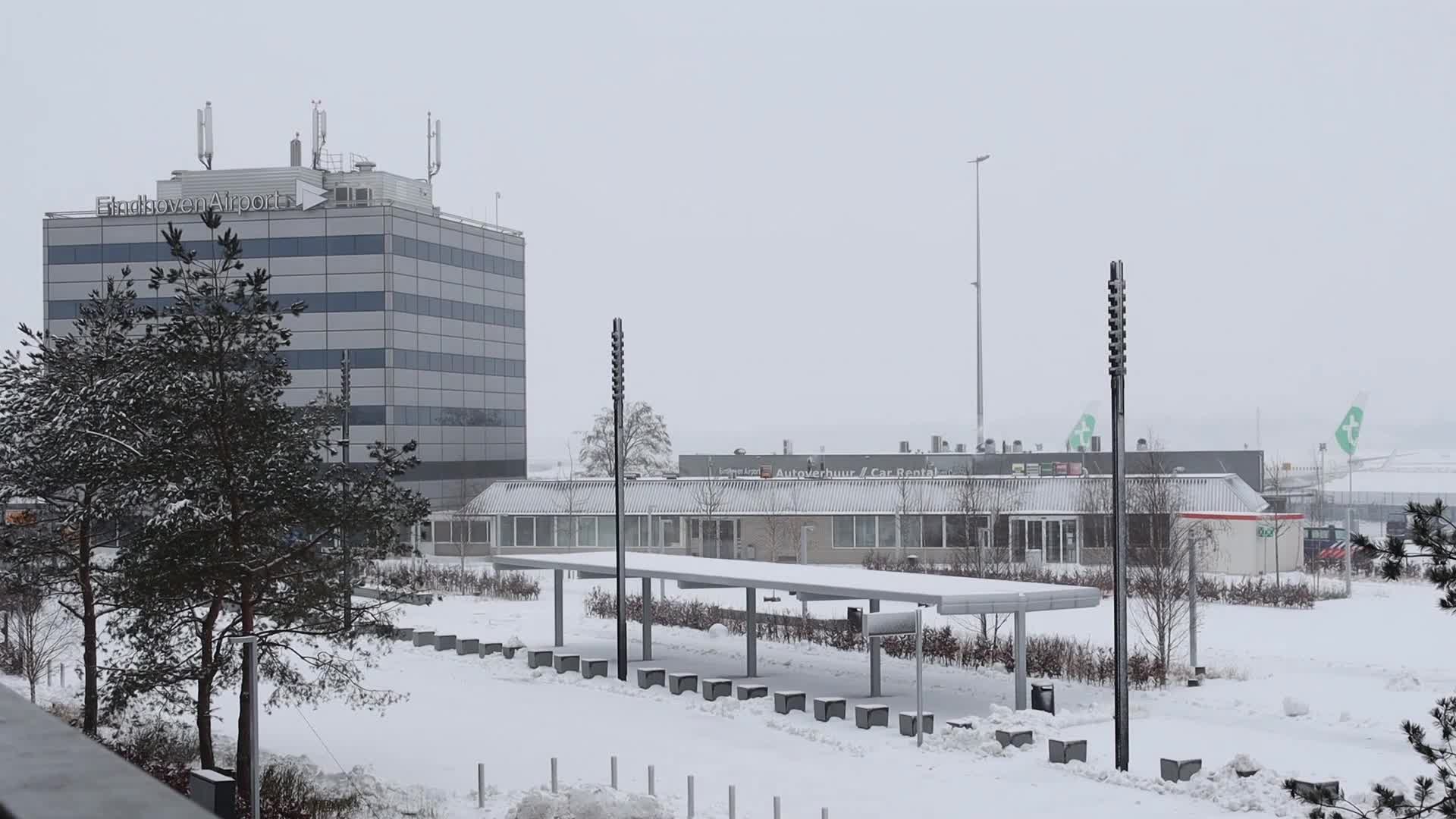 Snowstorm shuts down airport in the Netherlands