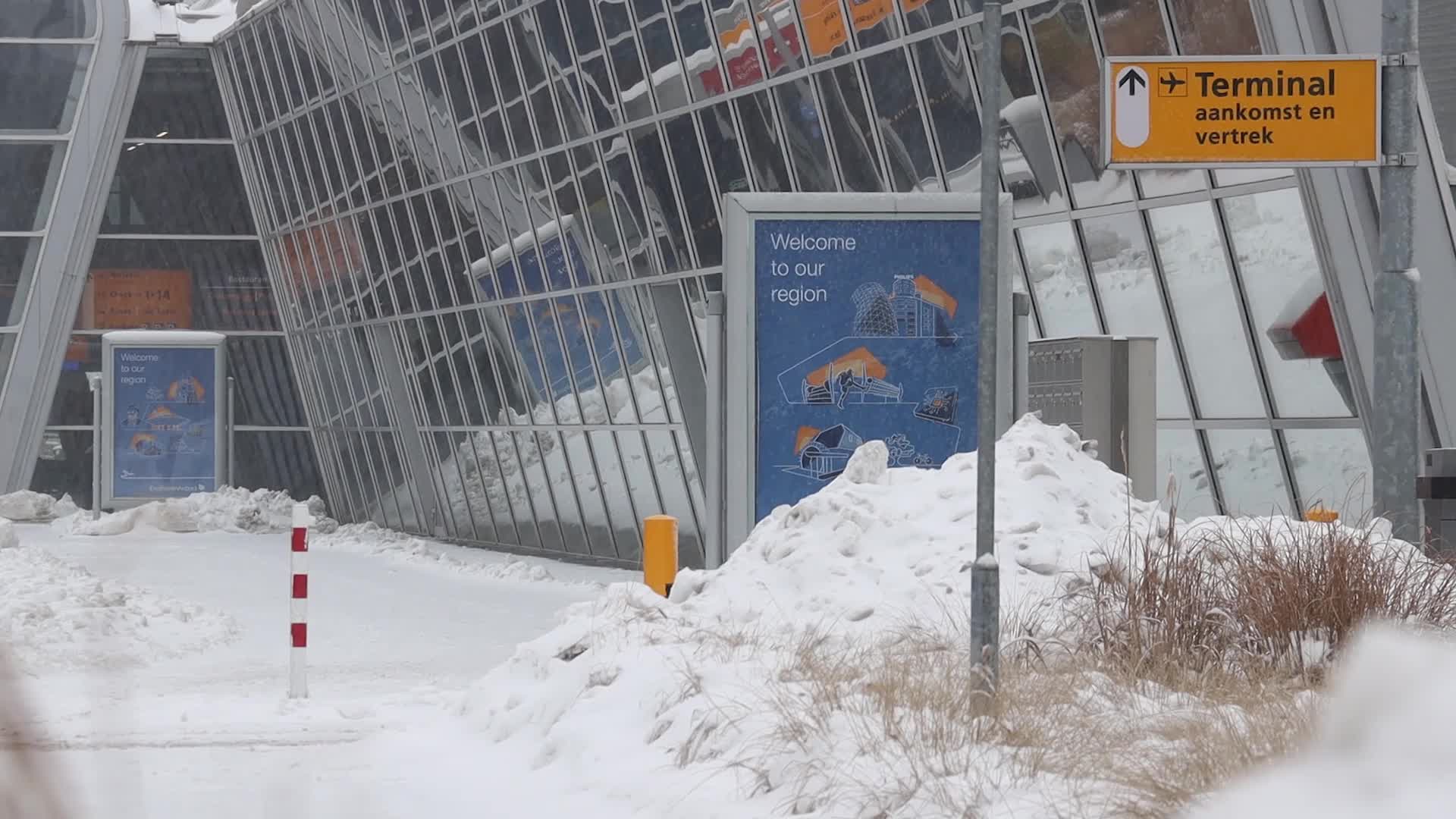 Snowstorm shuts down airport in the Netherlands
