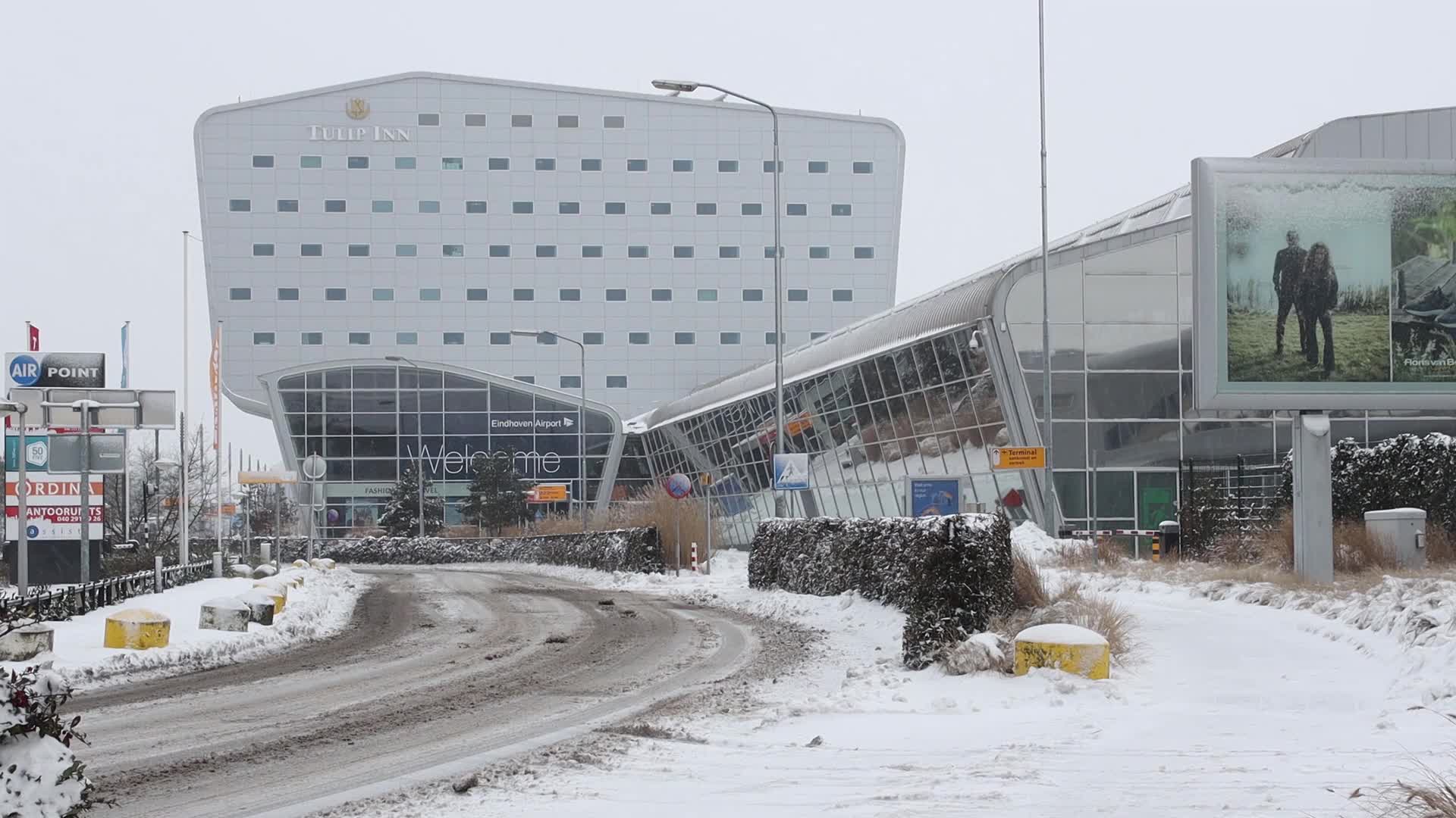 Snowstorm shuts down airport in the Netherlands