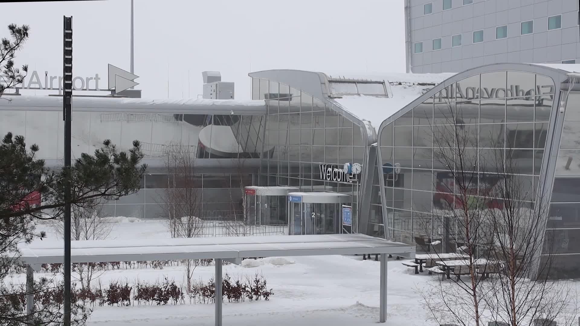 Snowstorm shuts down airport in the Netherlands