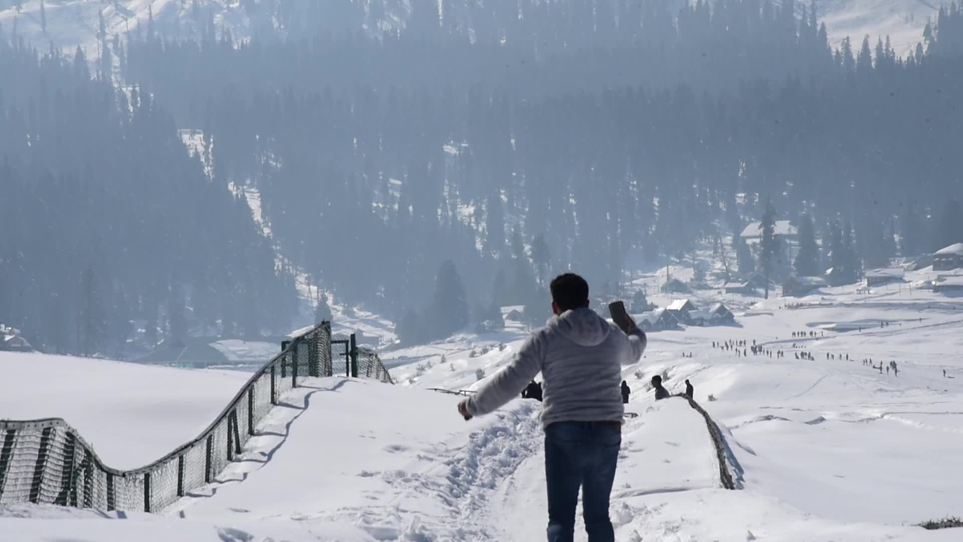 Skiing in Kashmir
