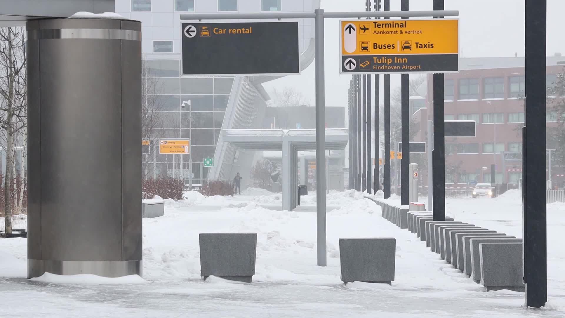 Snowstorm shuts down airport in the Netherlands