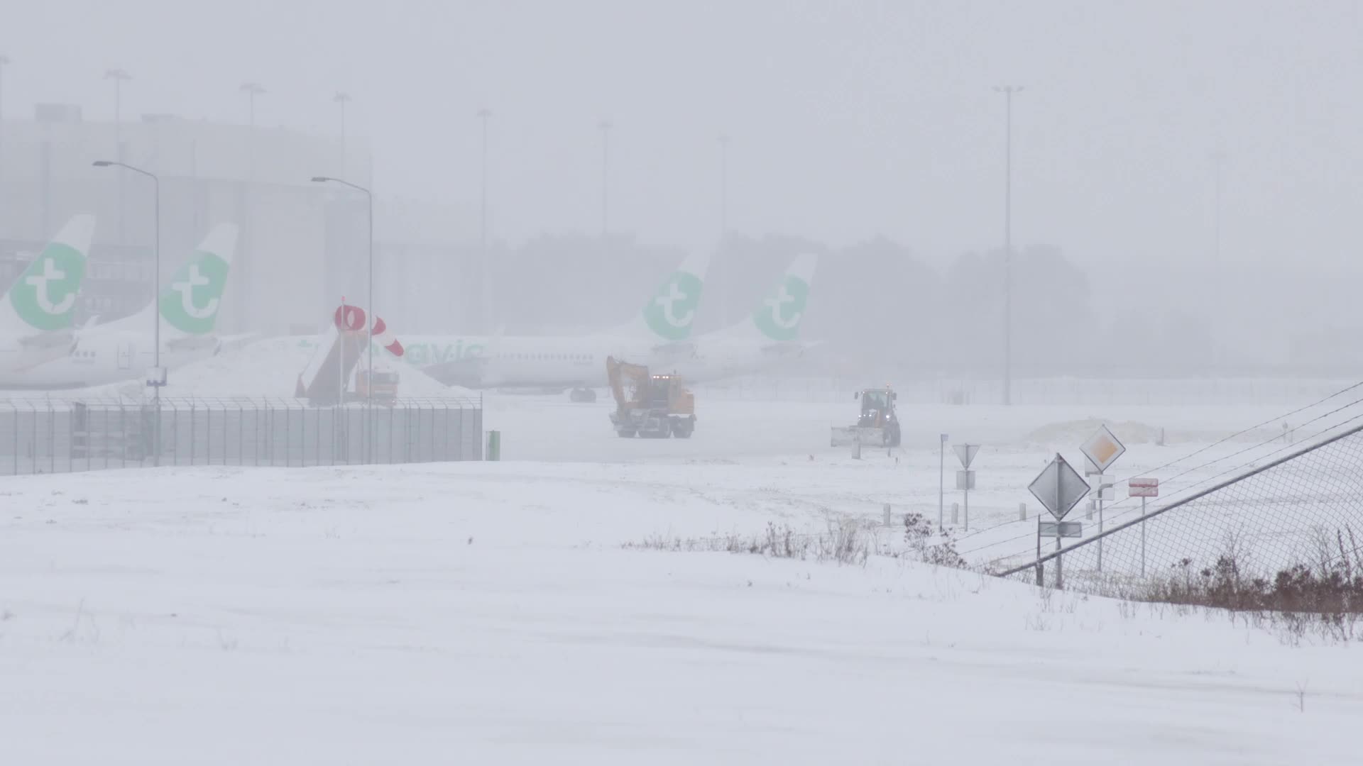 Snowstorm shuts down airport in the Netherlands