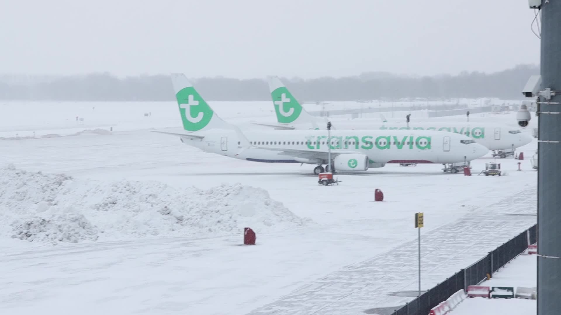 Snowstorm shuts down airport in the Netherlands