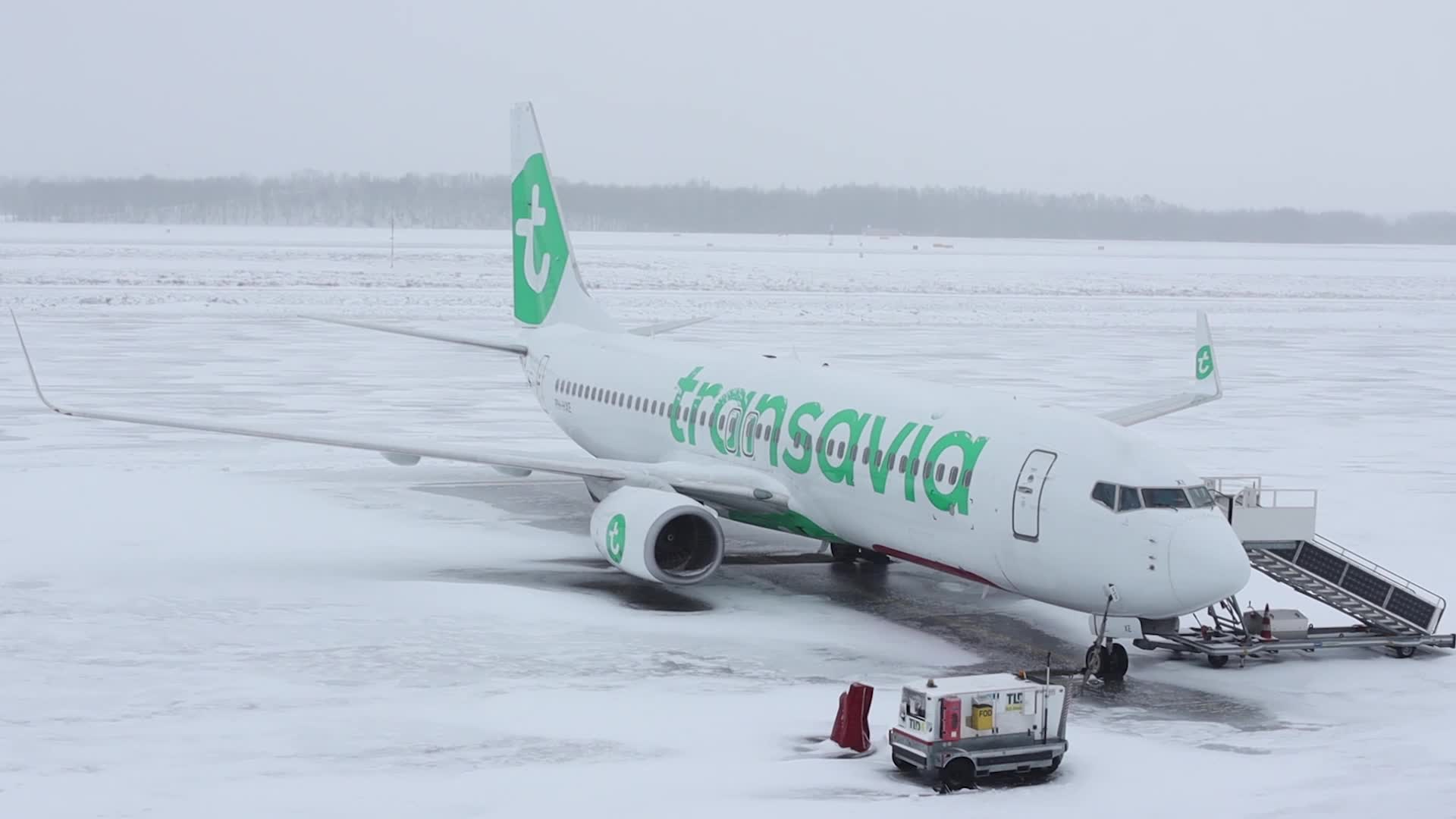 Snowstorm shuts down airport in the Netherlands