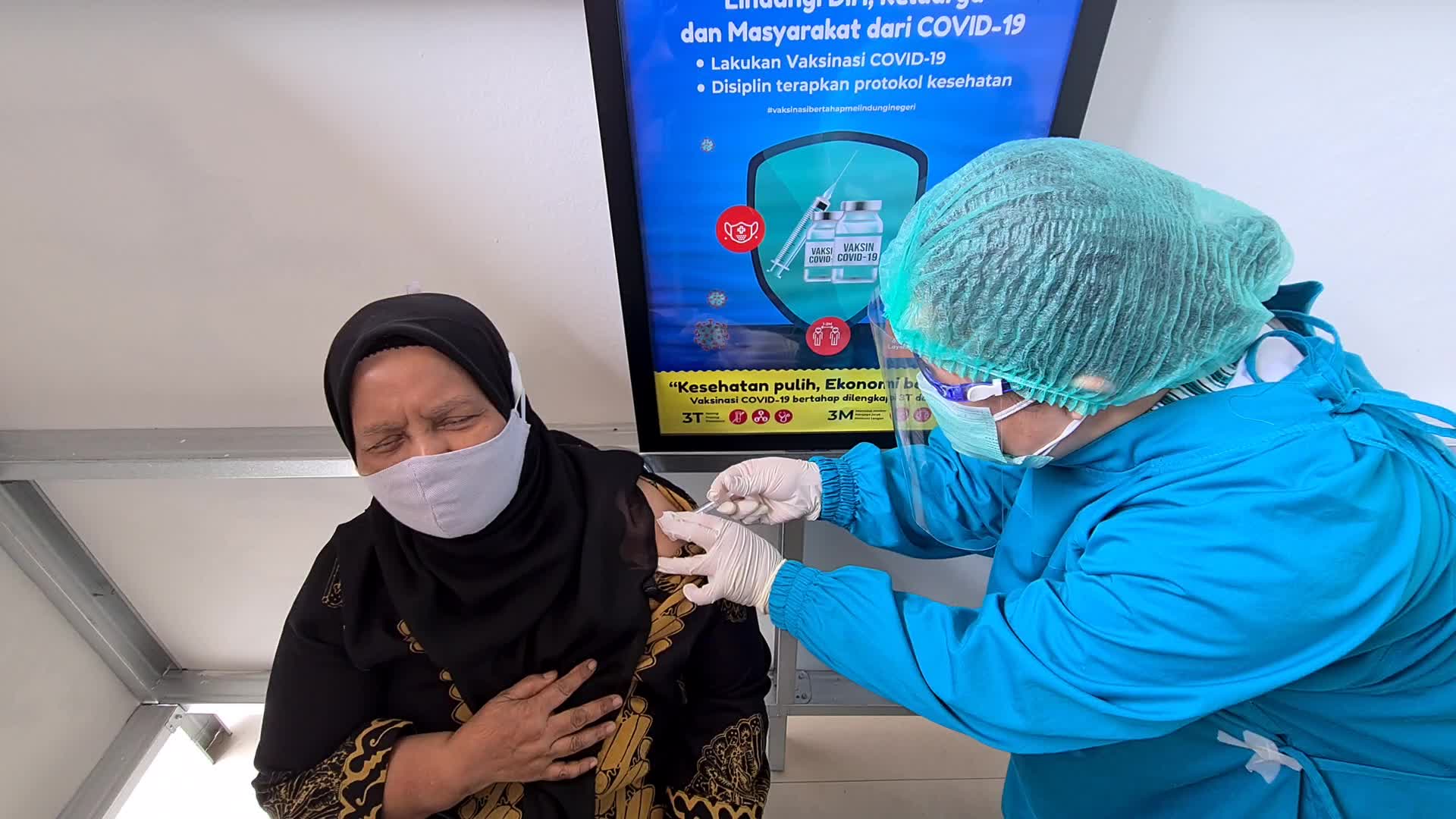 Indonesia starts vaccinating elderly health workers