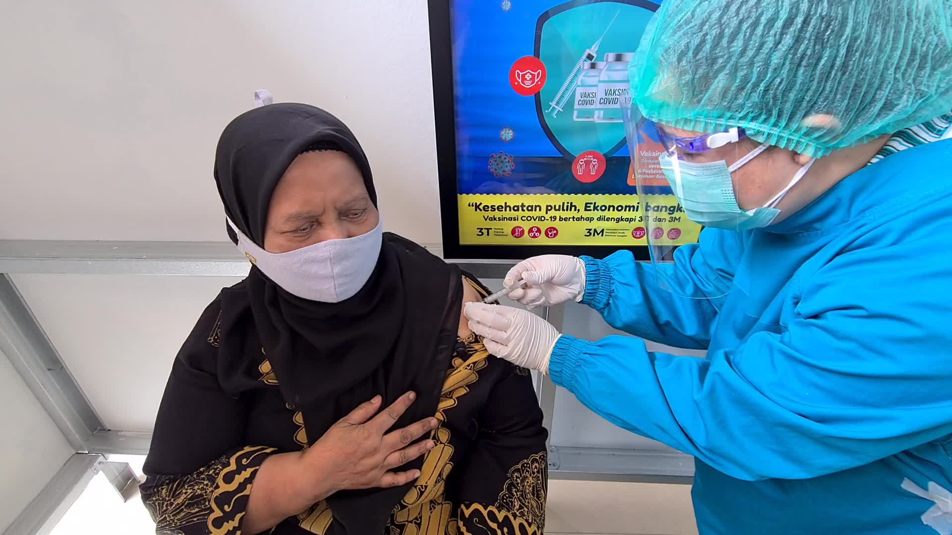 Indonesia starts vaccinating elderly health workers