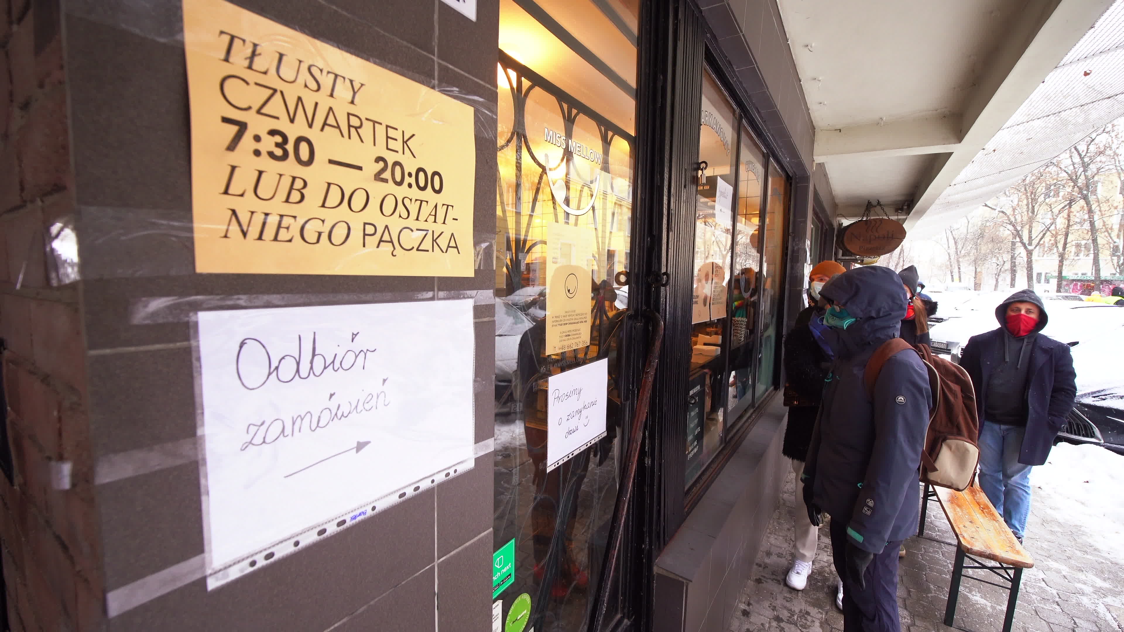 Poles queue in the cold for donuts