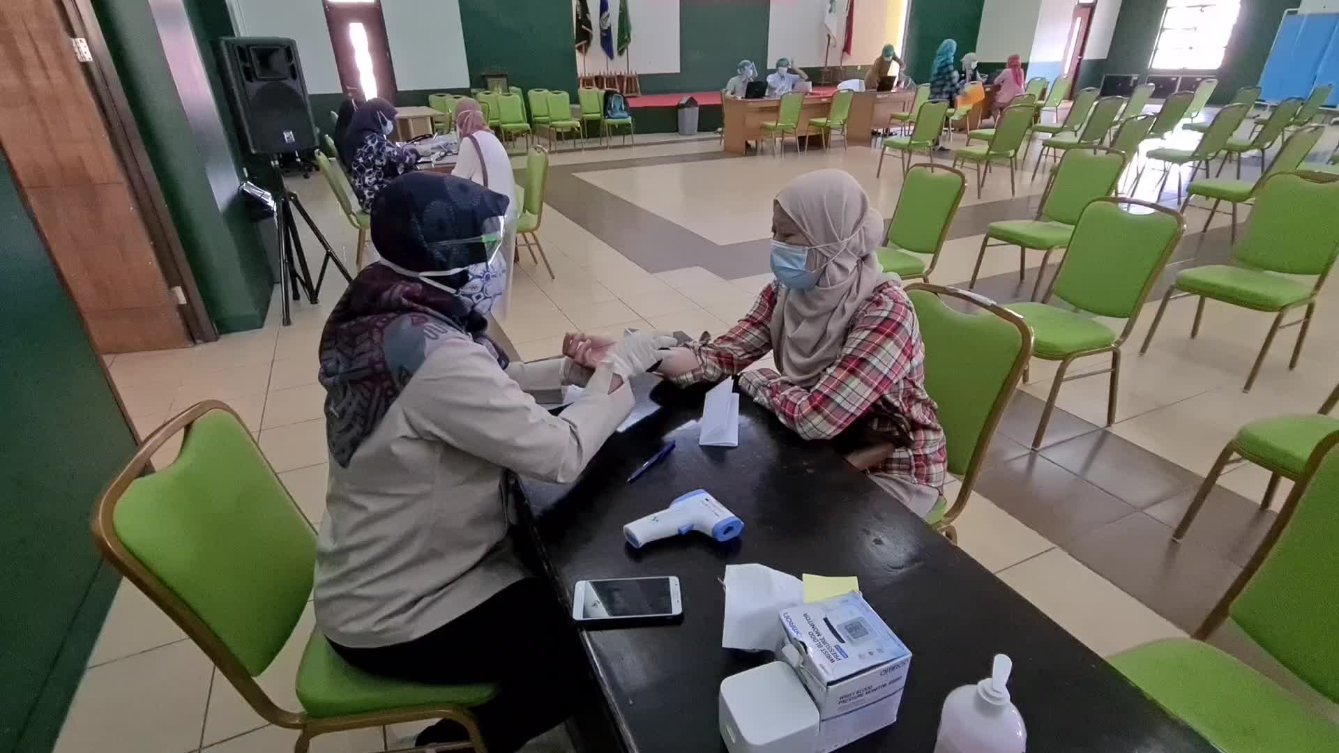 2nd phase vaccination for health workers in Indonesia