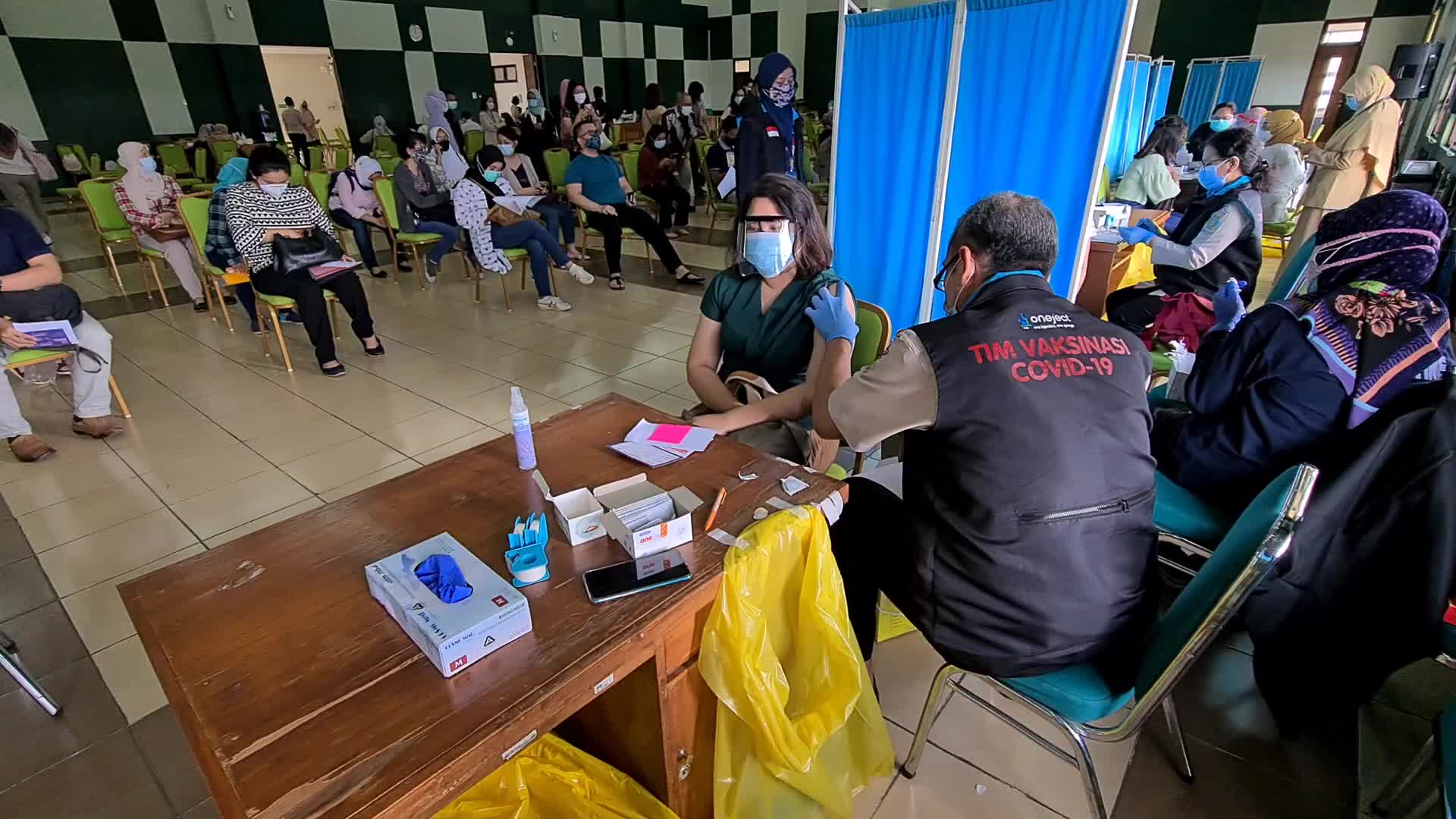 2nd phase vaccination for health workers in Indonesia