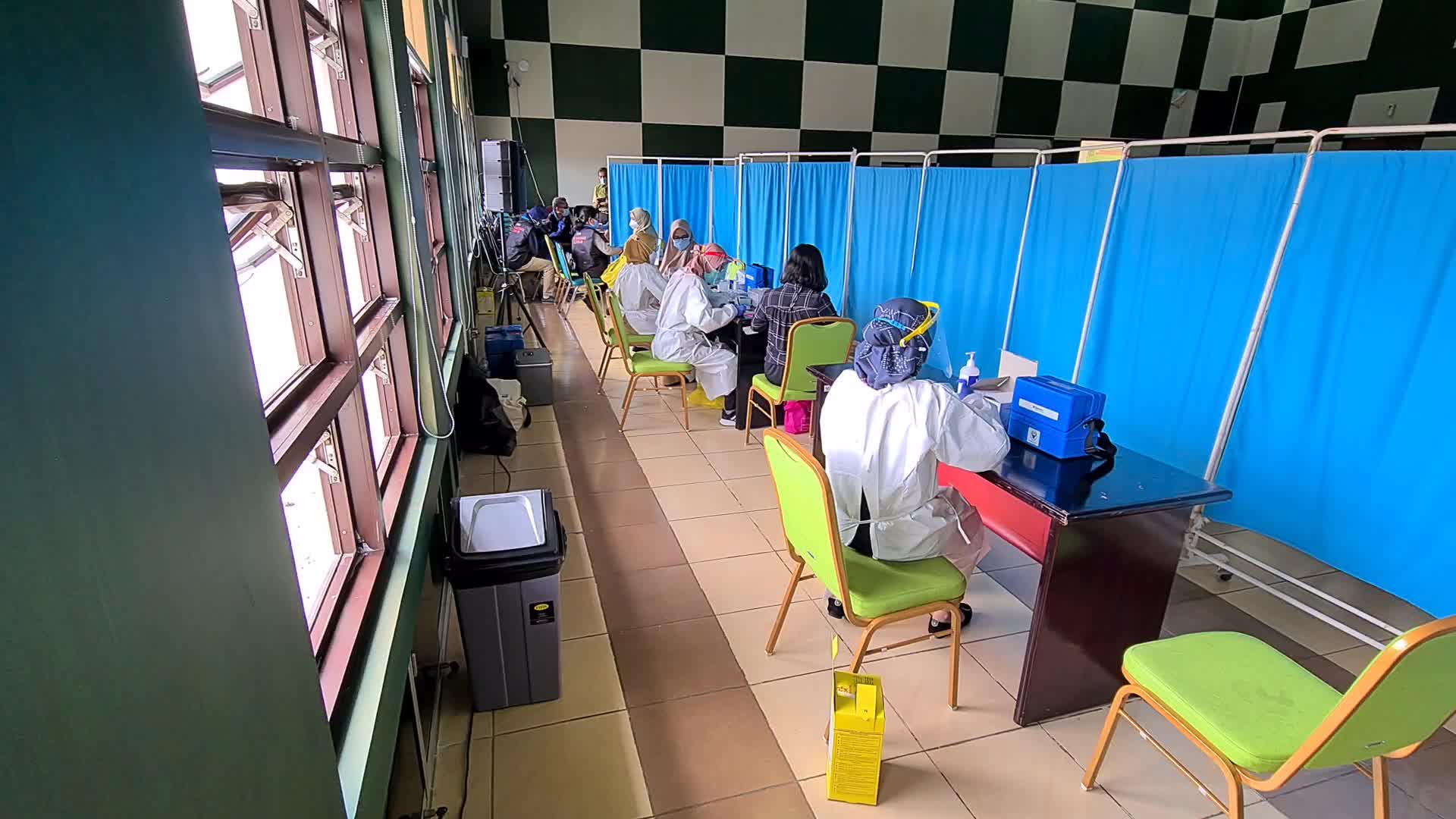 2nd phase vaccination for health workers in Indonesia