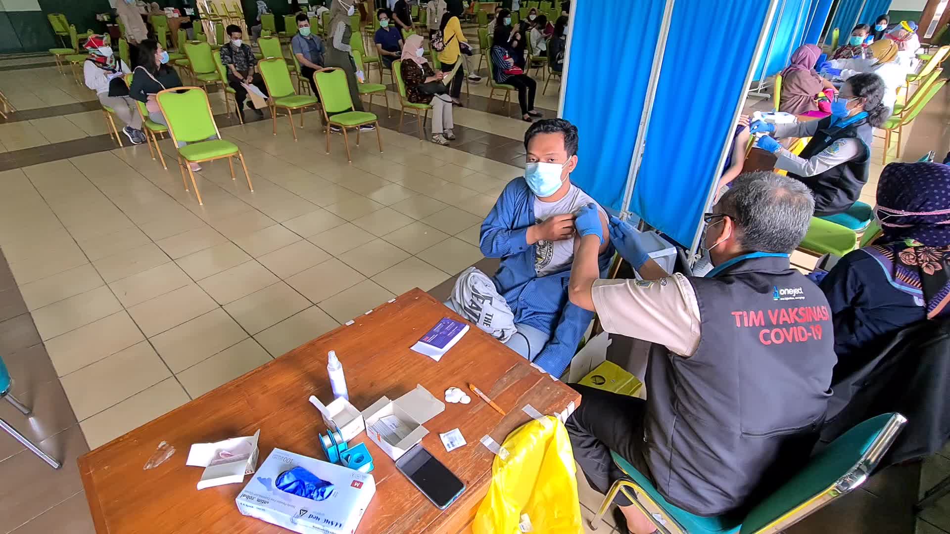 2nd phase vaccination for health workers in Indonesia