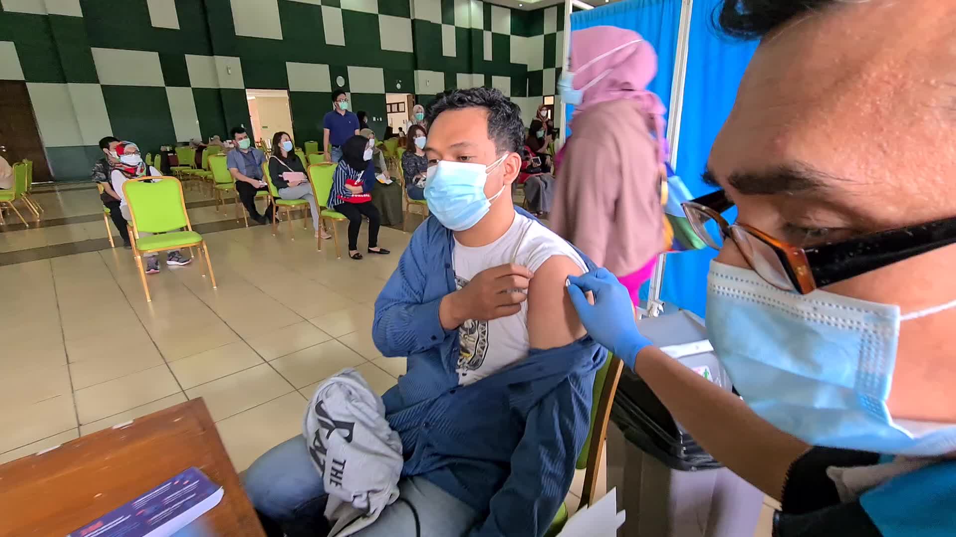 2nd phase vaccination for health workers in Indonesia