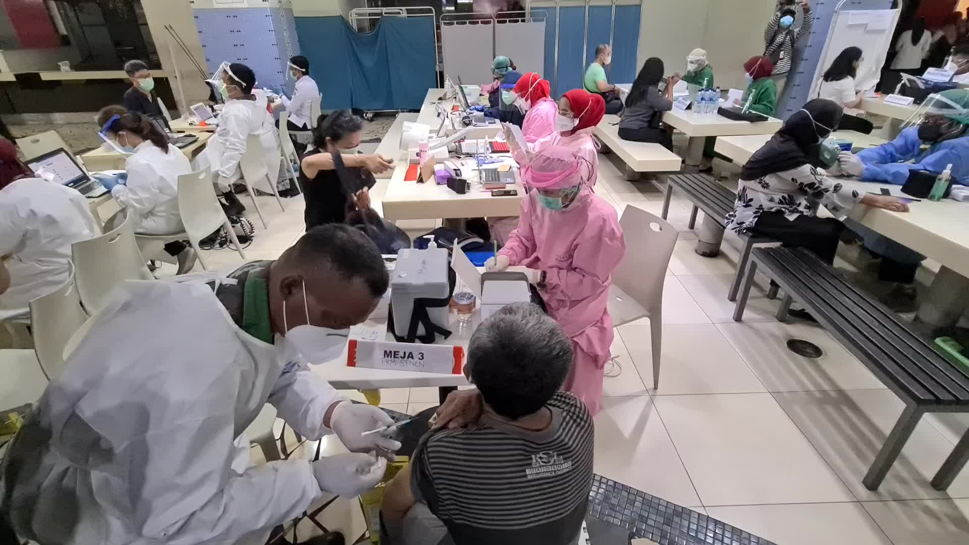 Massive Vaccination for Seller at Tanah Abang Market