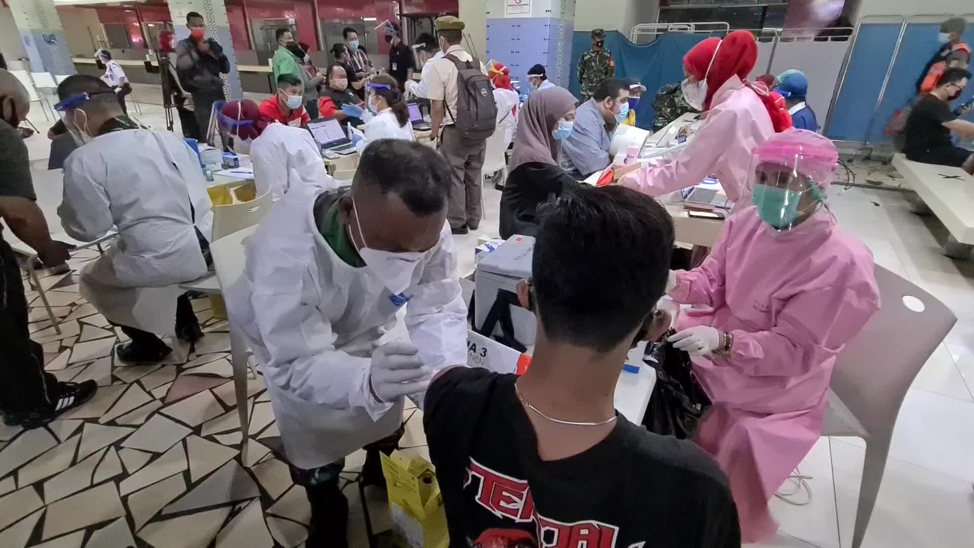 Massive Vaccination for Seller at Tanah Abang Market