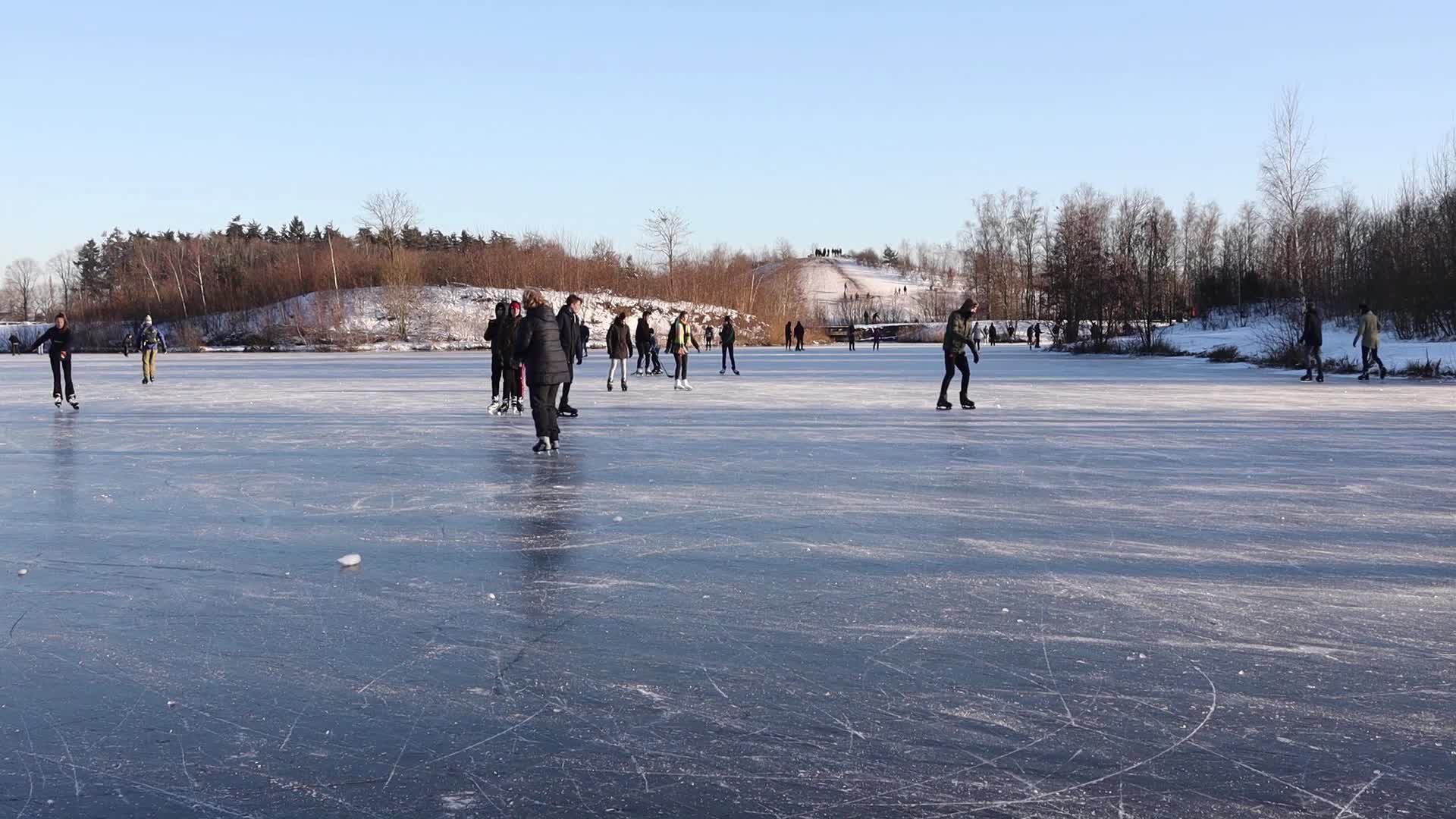 Ice skating frenzy takes over The Netherlands