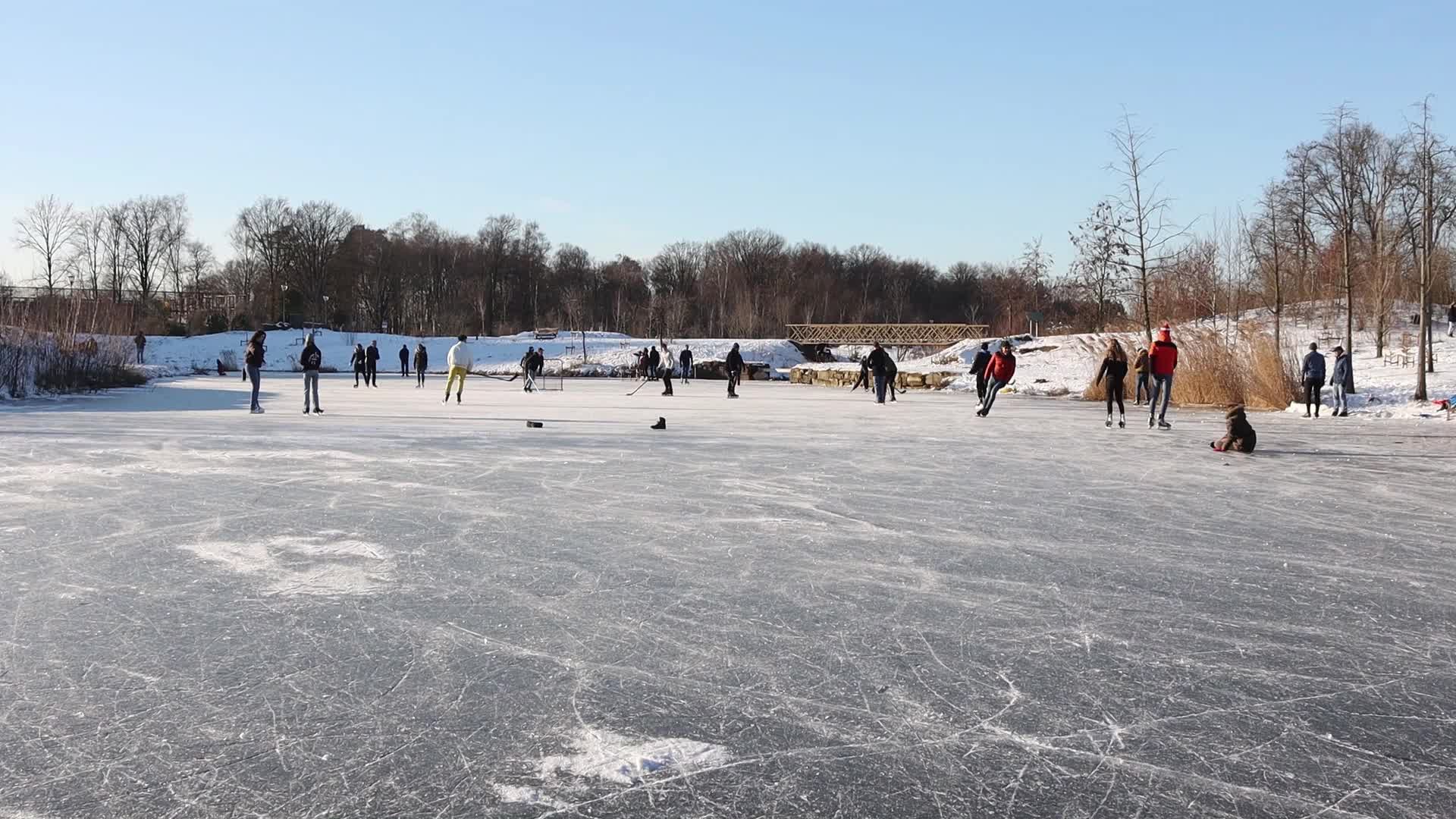 Ice skating frenzy takes over The Netherlands
