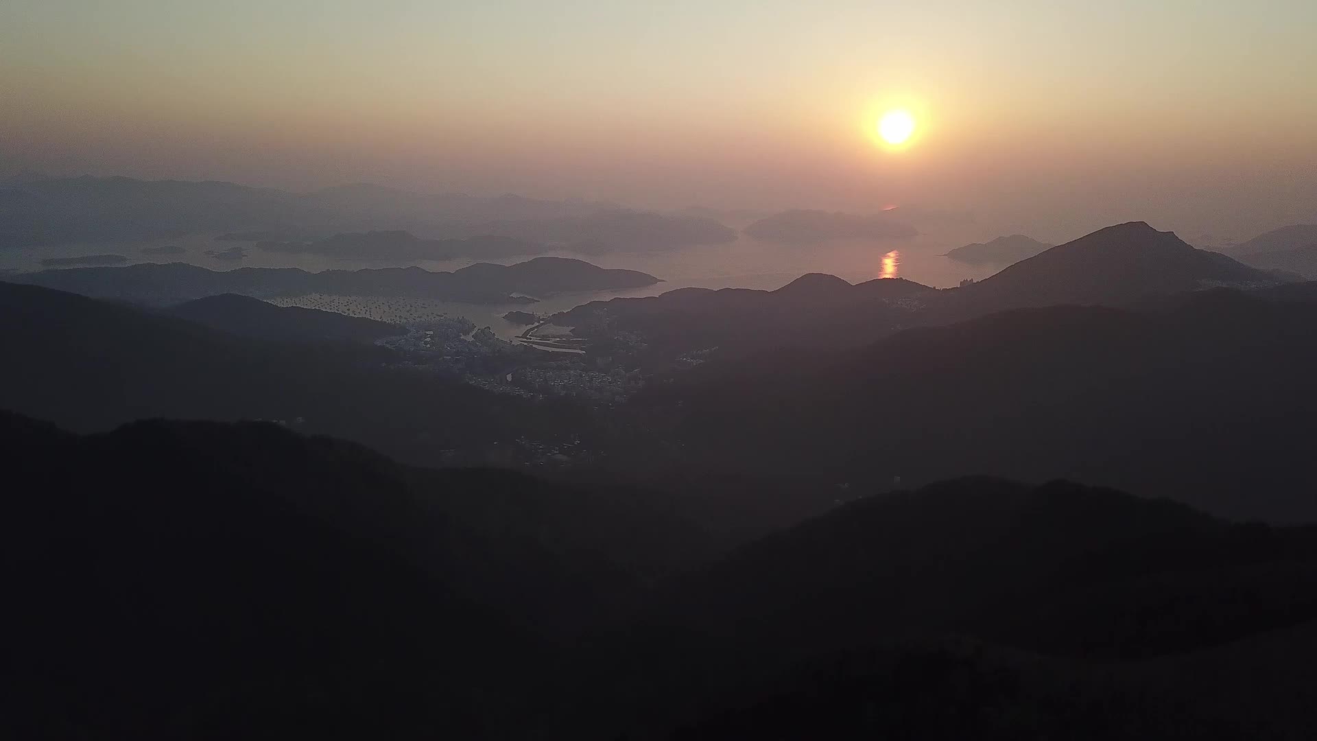 Hong Kong sees sunrise from Kowloon Peak on 4th day of Lunar New Year