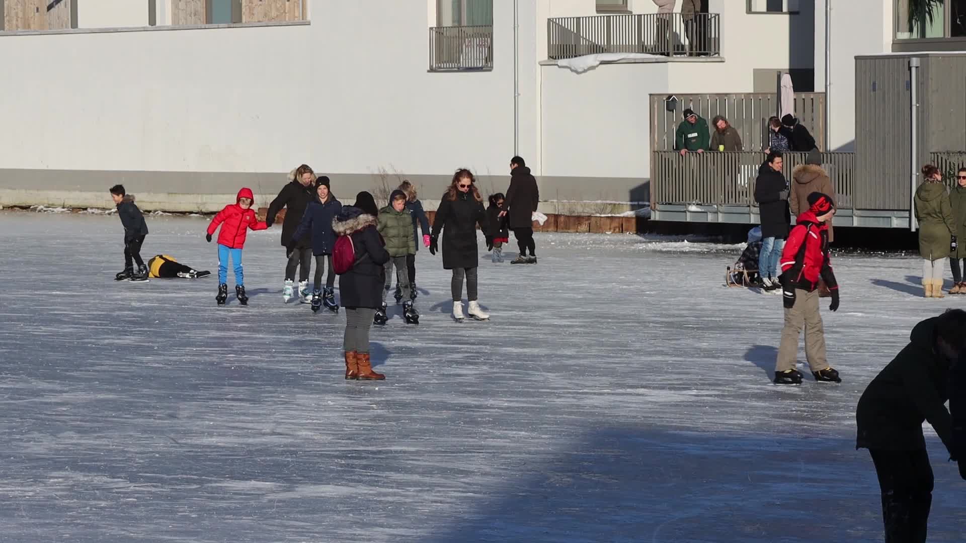 Ice skating frenzy takes over The Netherlands
