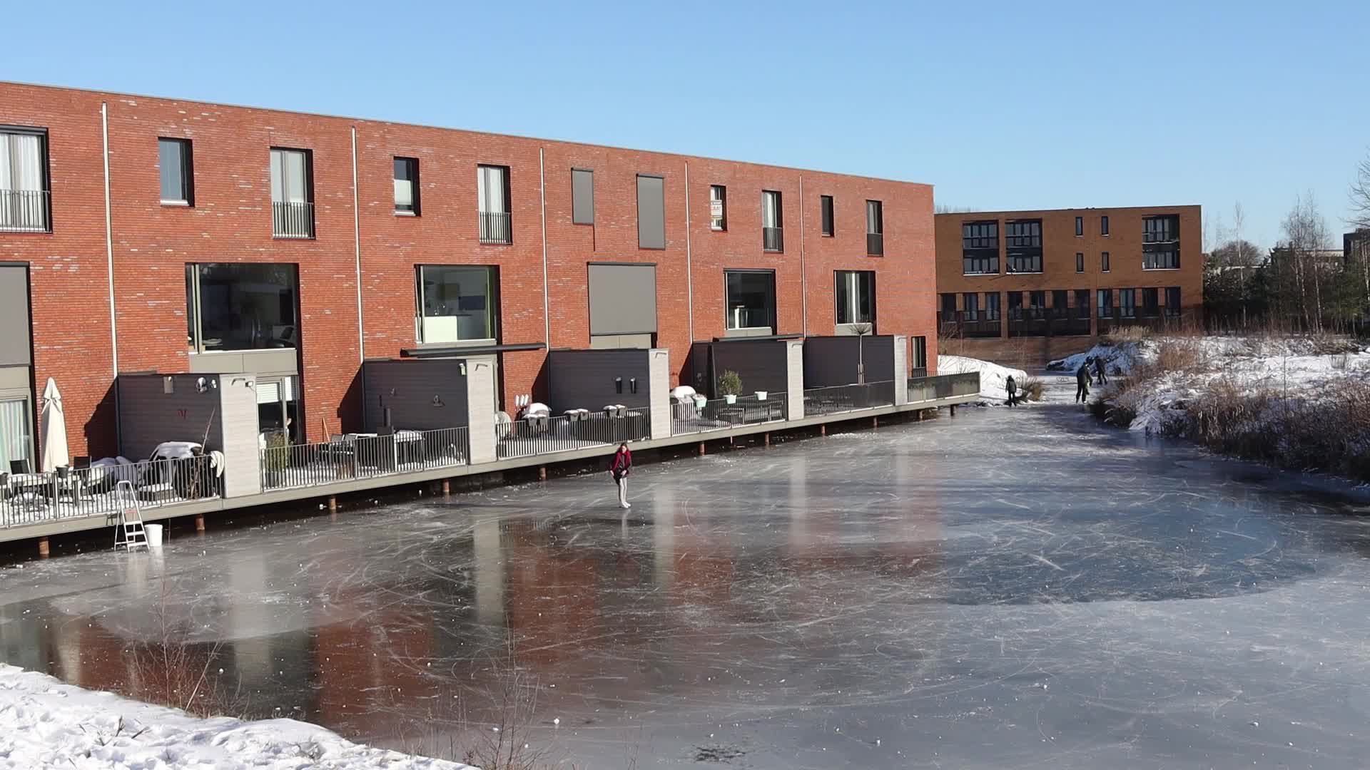 Ice skating frenzy takes over The Netherlands