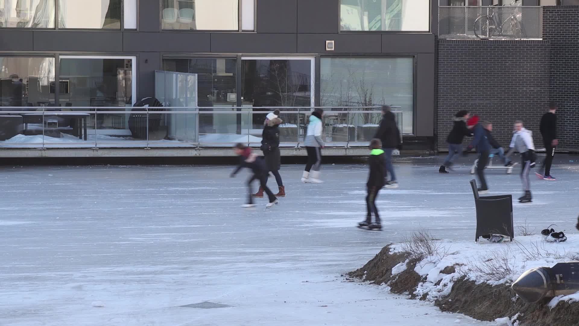 Ice skating frenzy takes over The Netherlands