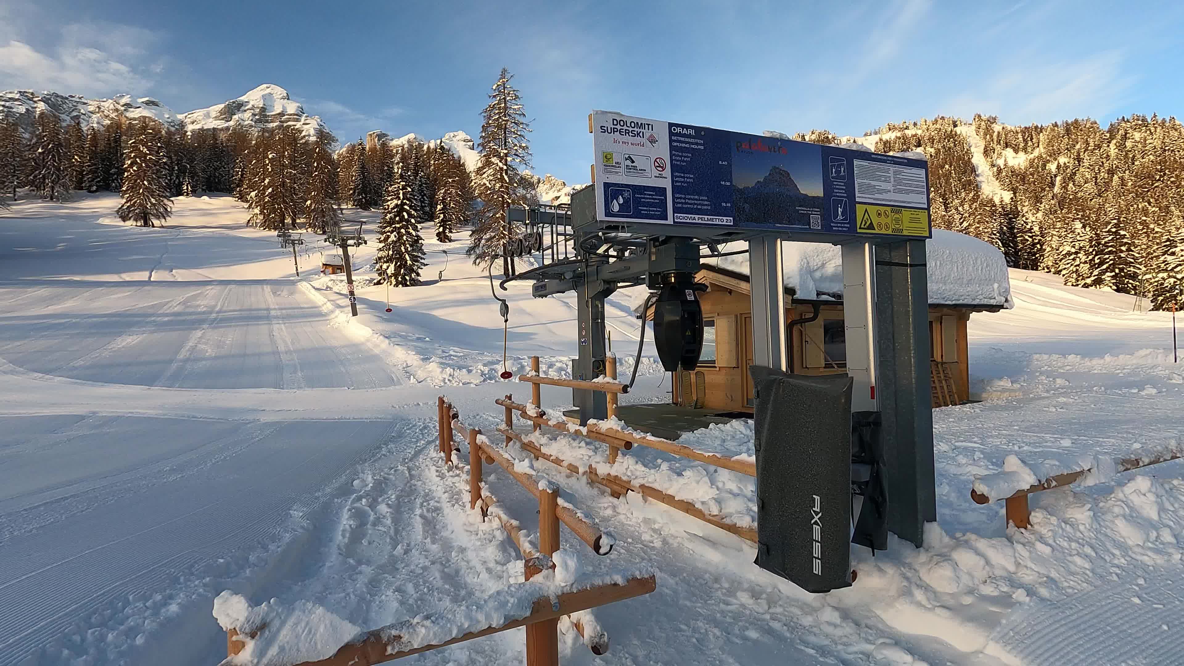 Covid 19 Mountain Crisis, shops and ski slopes closed