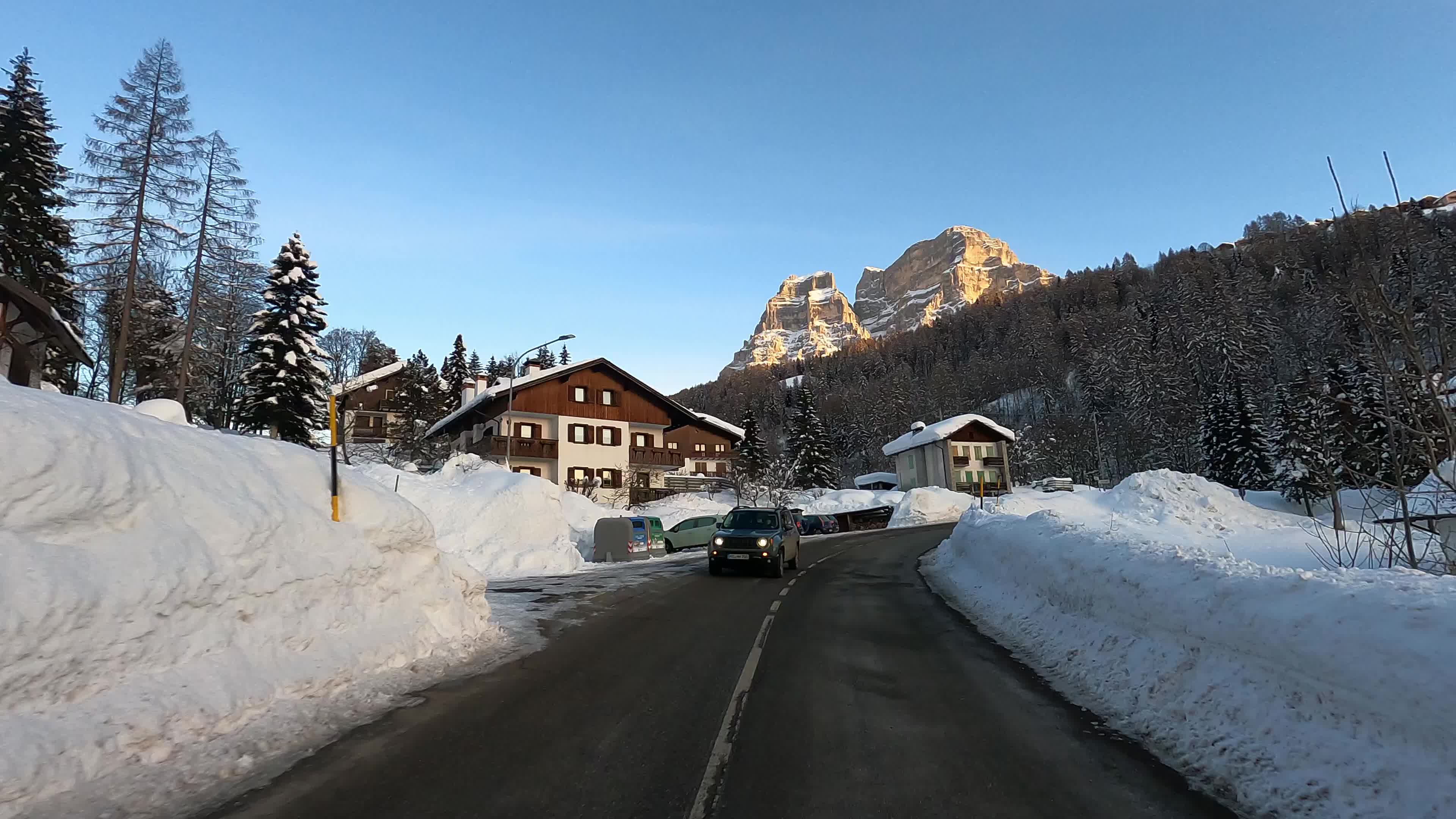 Covid 19 Mountain Crisis, shops and ski slopes closed