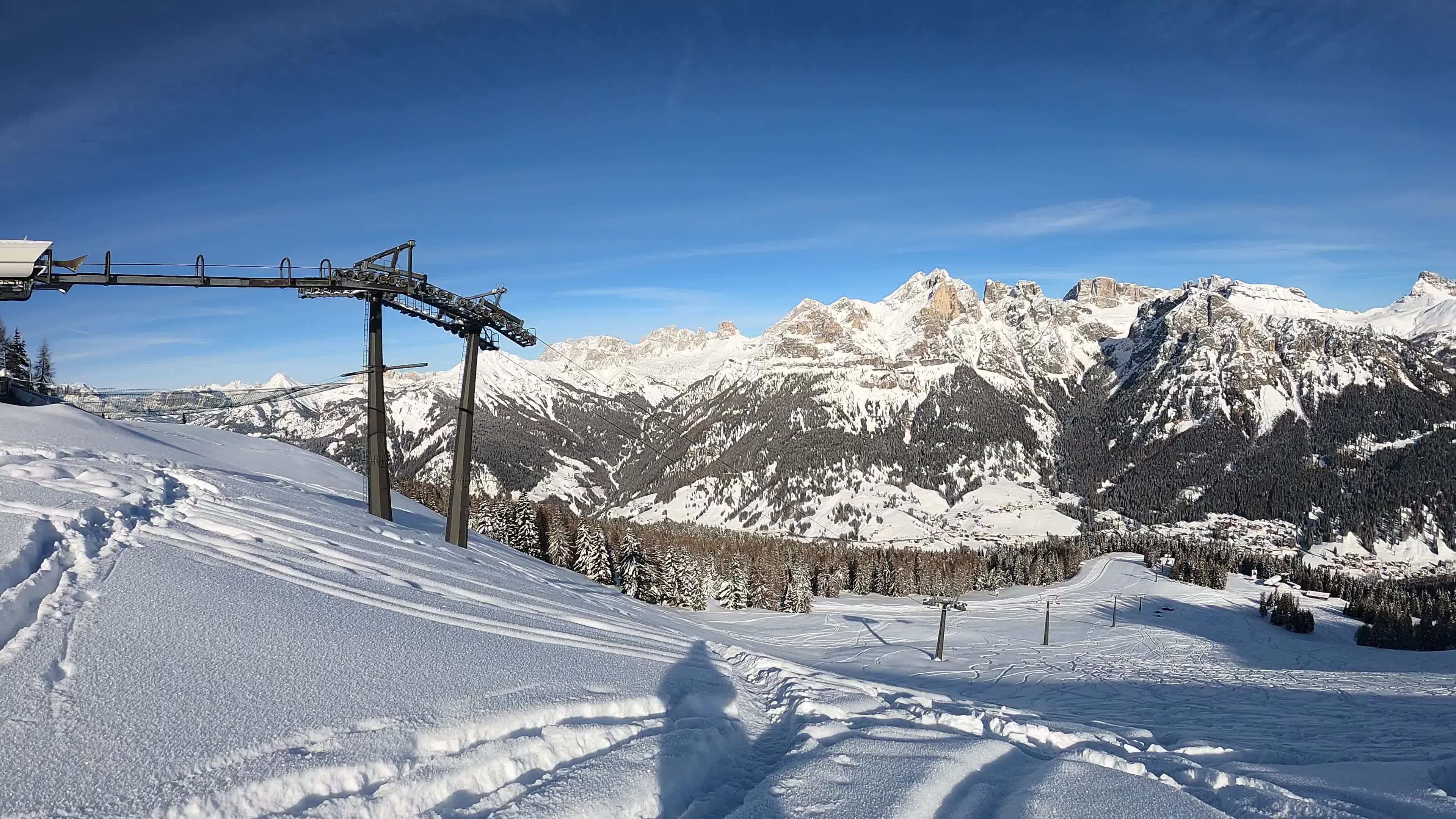 Covid 19 Mountain Crisis, shops and ski slopes closed