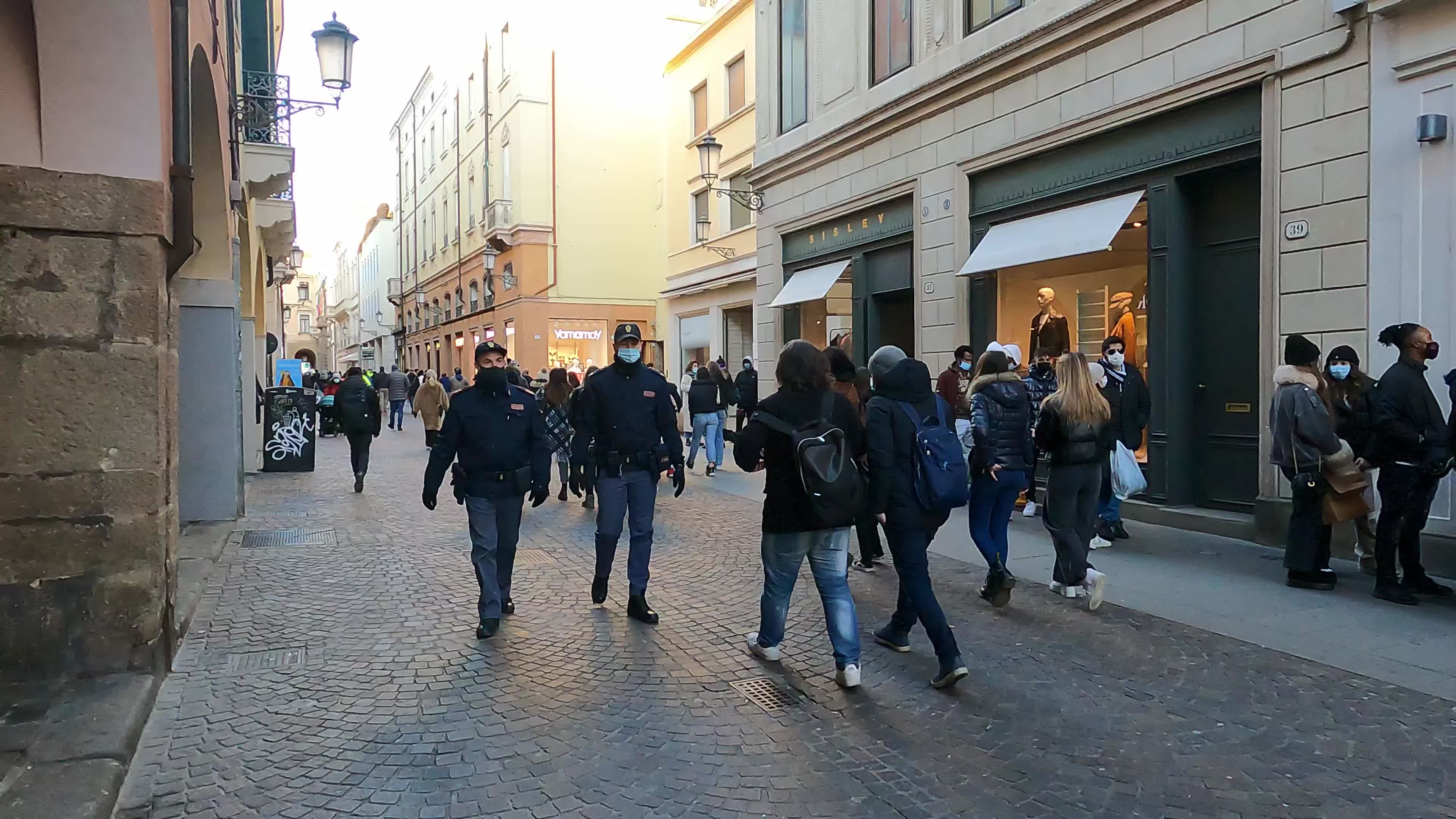 COVID-19 (Coronavirus) One-way pedestrian in Padua