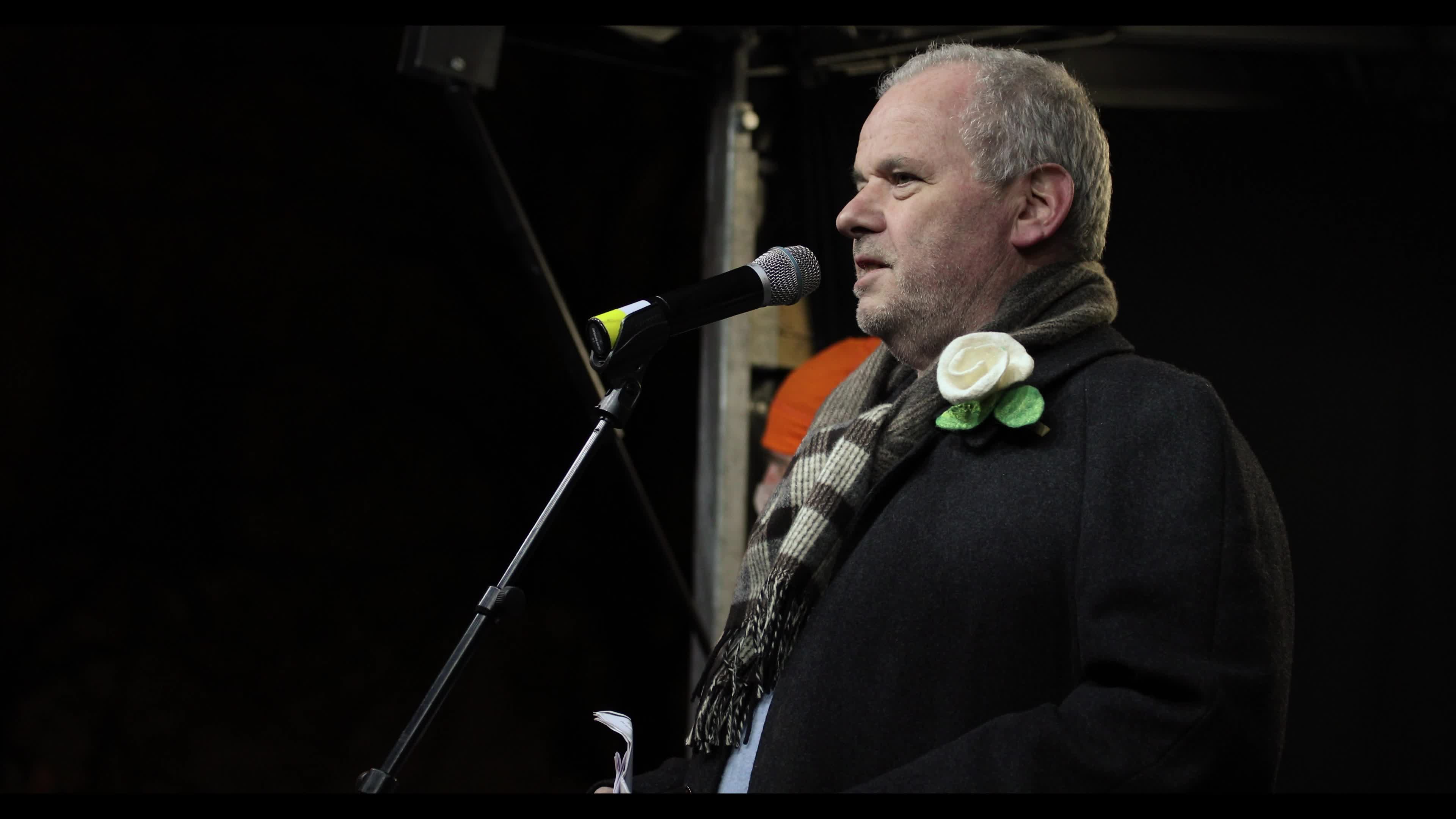 Querdenken protest: activists instrumentalize the Weisse Rose
