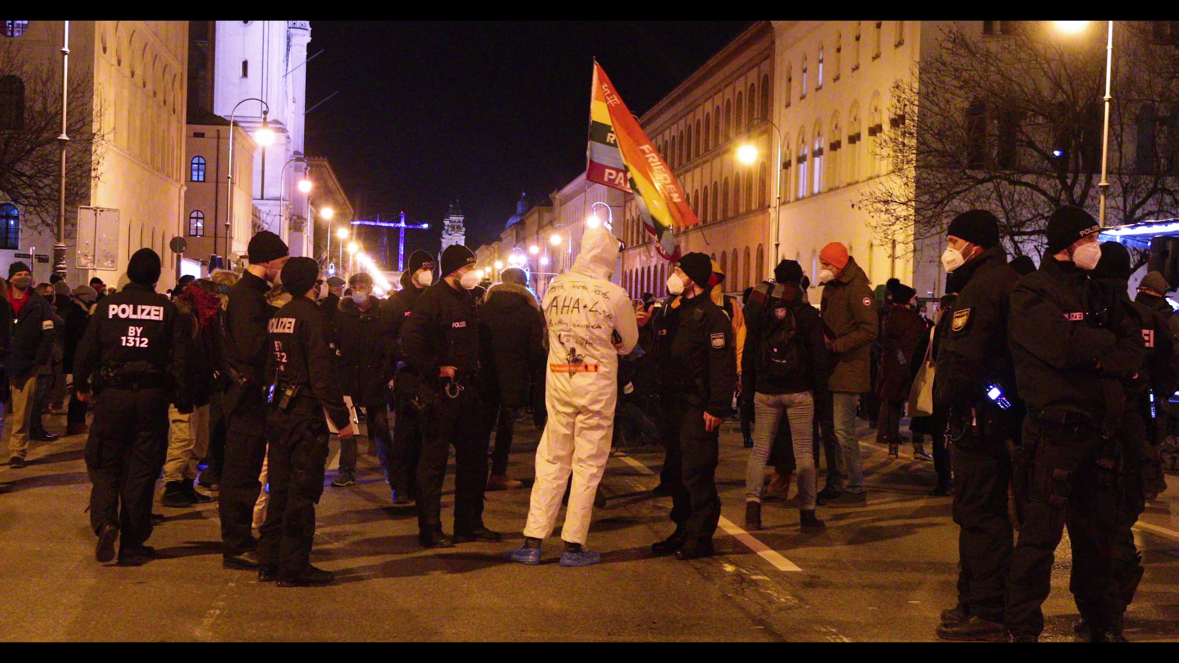Querdenken protest: activists instrumentalize the Weisse Rose