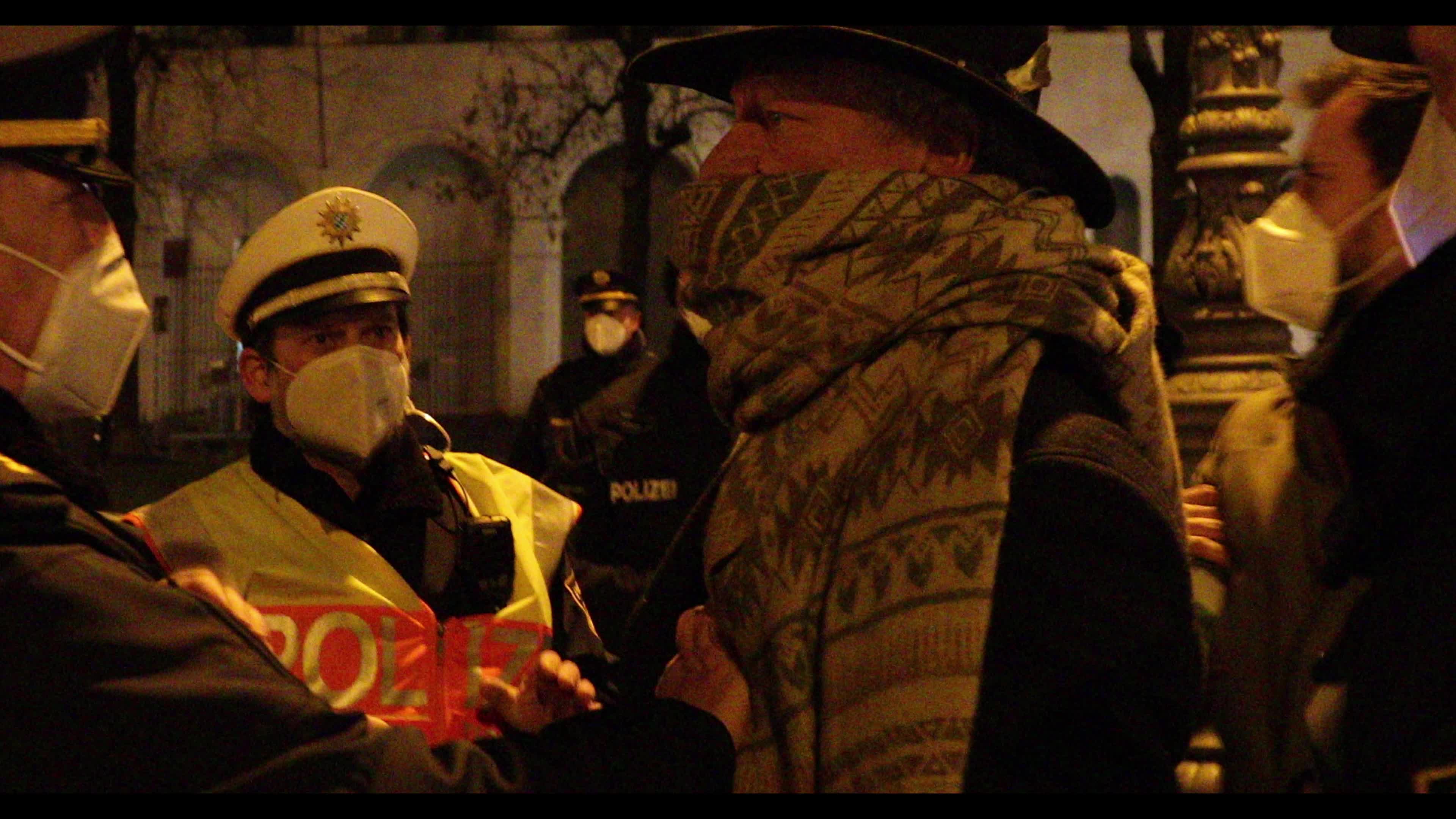 Querdenken protest: activists instrumentalize the Weisse Rose