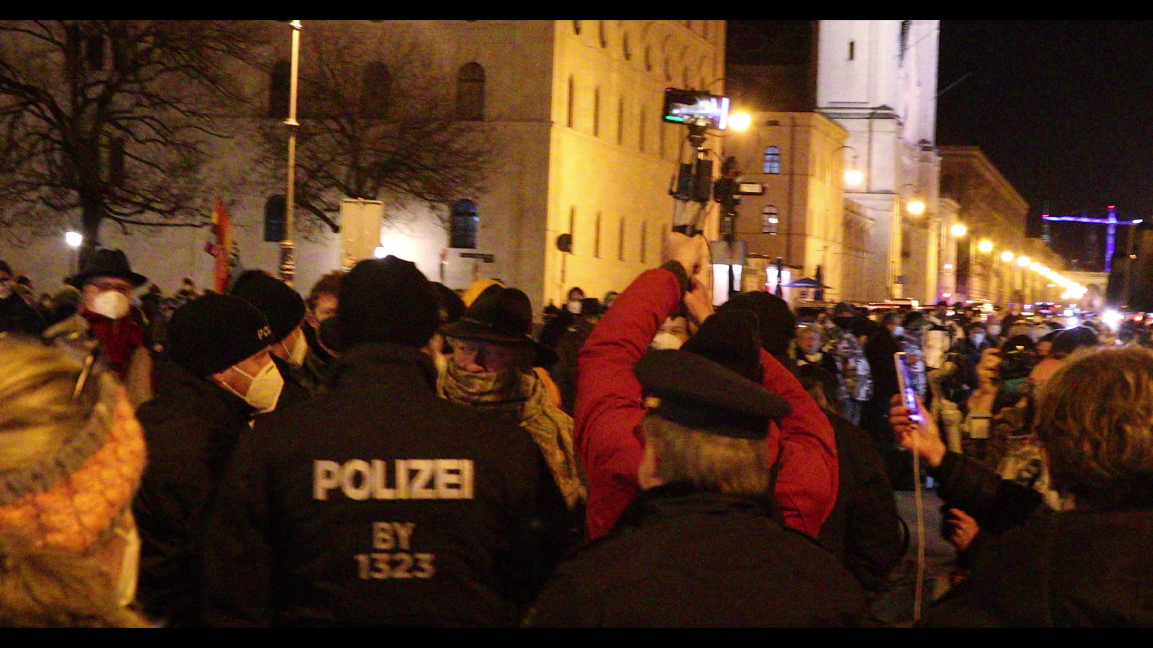 Querdenken protest: activists instrumentalize the Weisse Rose