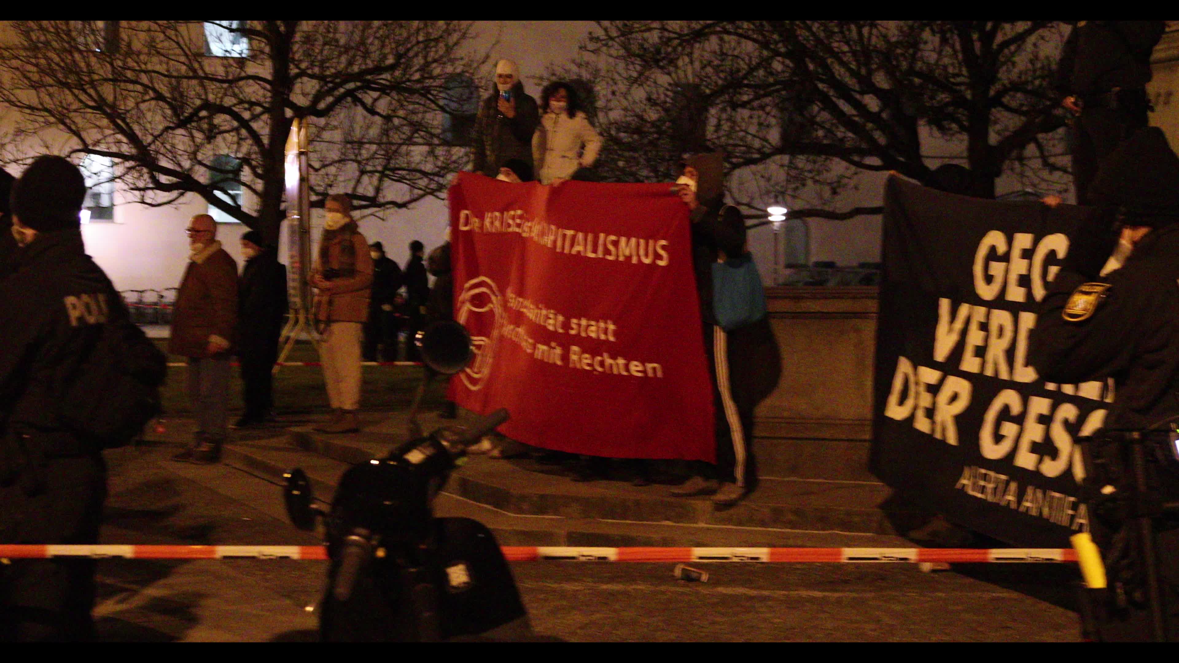 Querdenken protest: activists instrumentalize the Weisse Rose